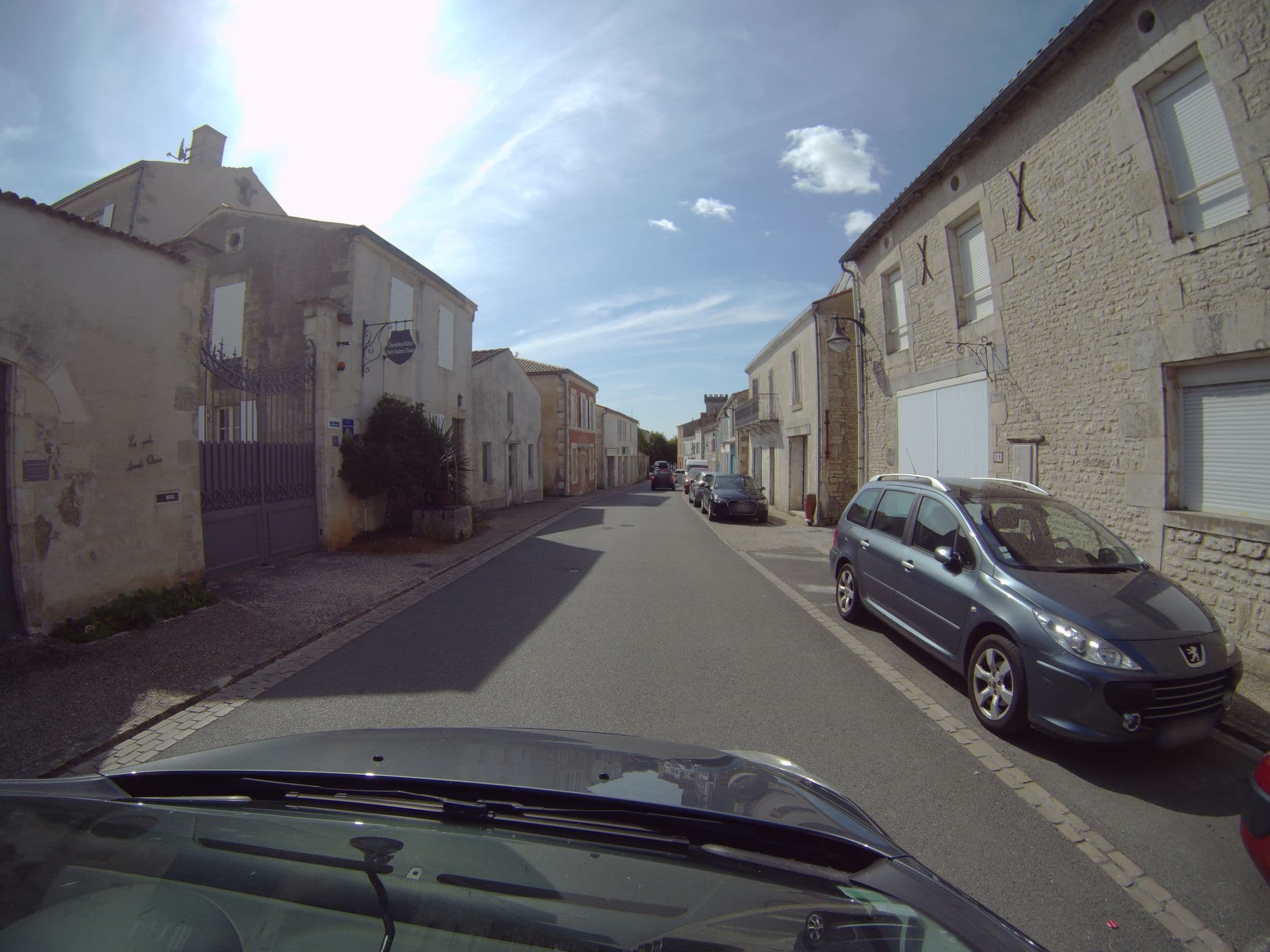 Street view near Le Puits Sainte Claire, Courçon — © stephanep (CC BY-SA · Mapillary)