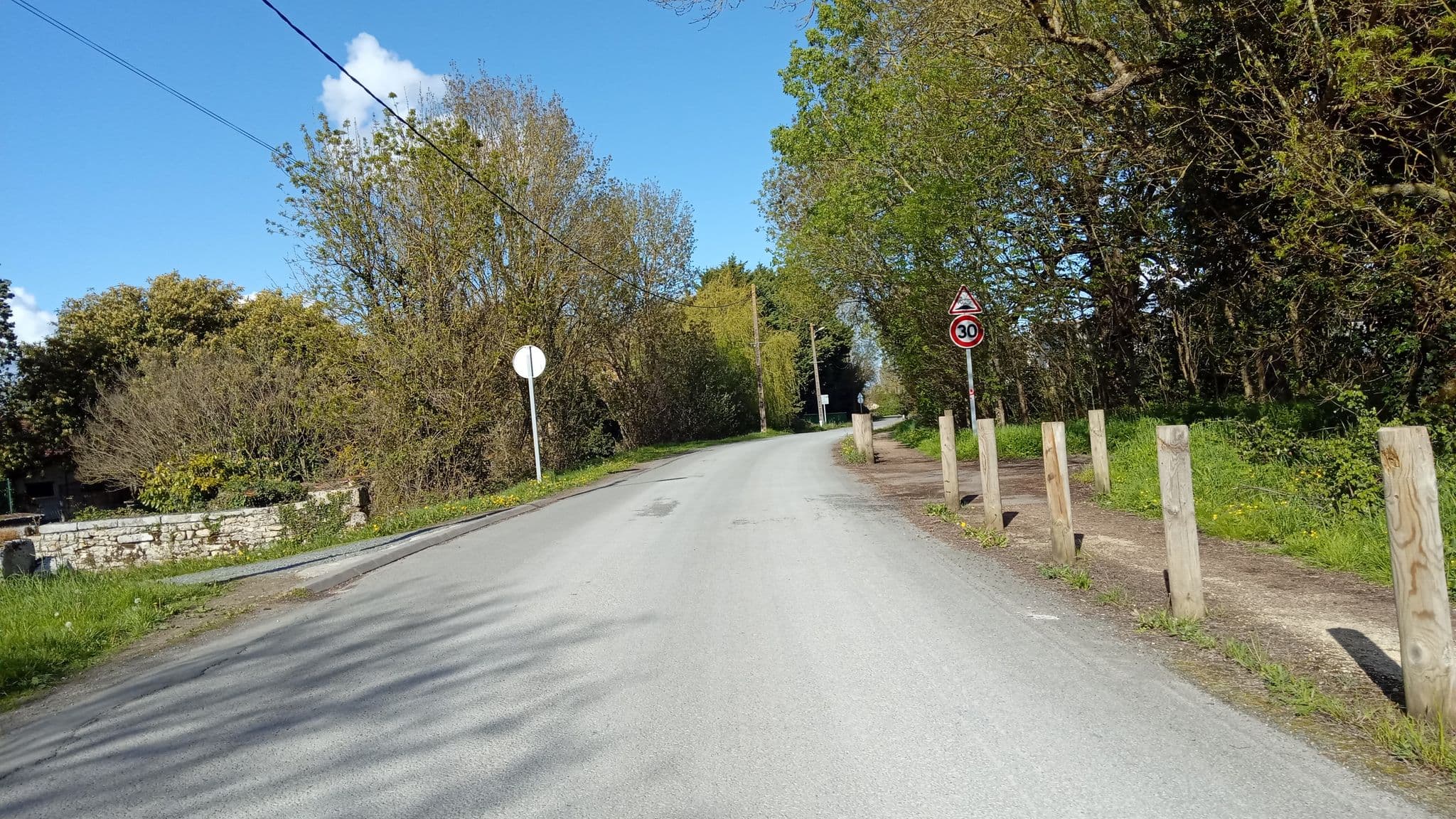 Street view near Les Lodges du Château, La Jarrie — © jancelin (CC BY-SA · Mapillary)