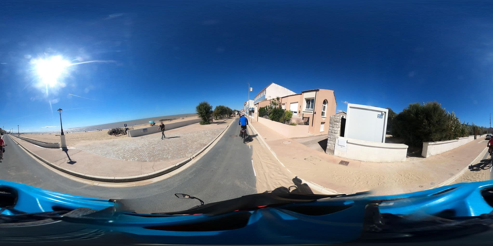 Street view near Hotel Le Rivage, Châtelaillon-Plage — © padididejurbise (CC BY-SA · Mapillary)