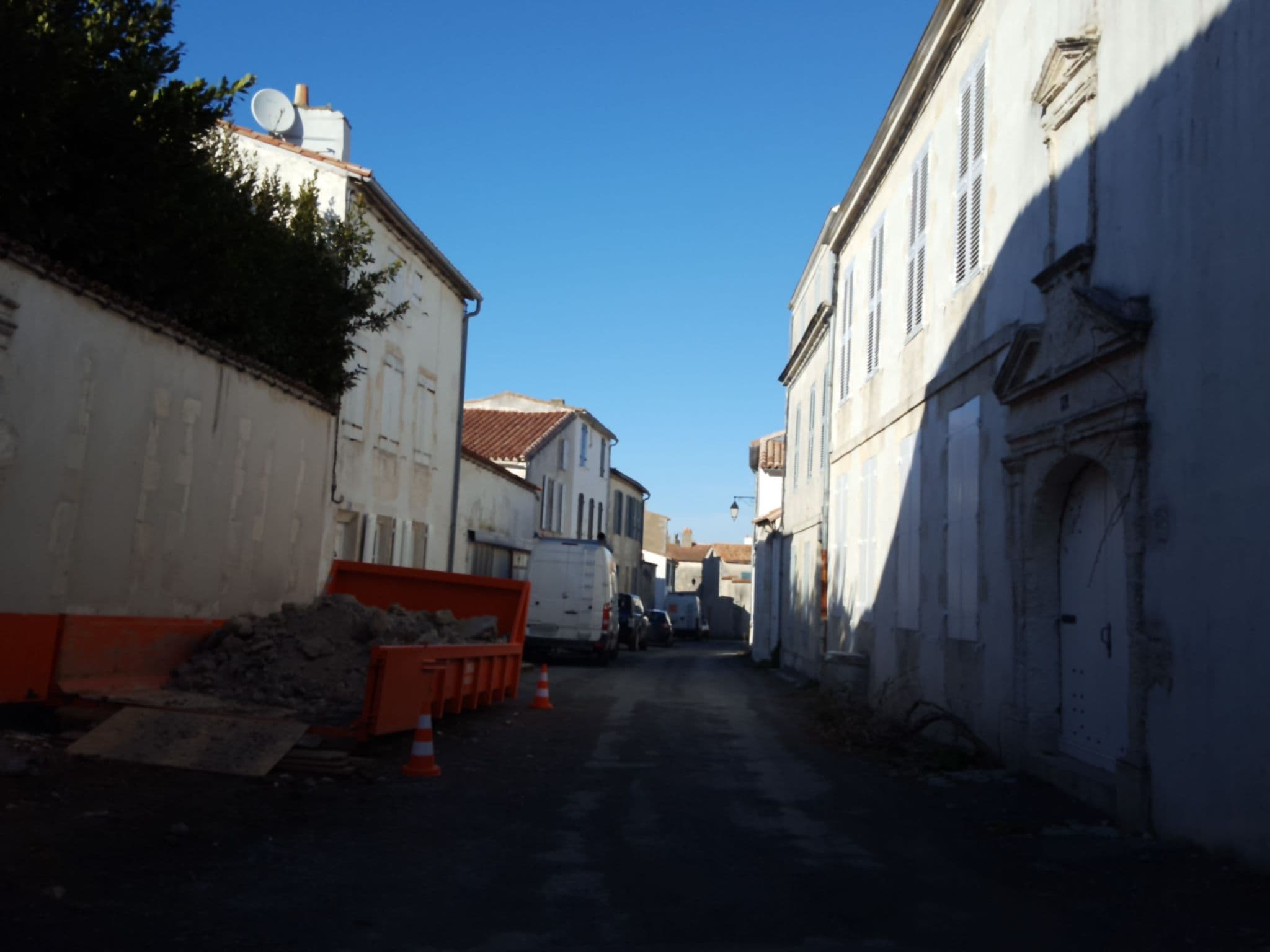 Street view near Sens O riel, Saint-Martin-de-Ré — © thibphil (CC BY-SA · Mapillary)