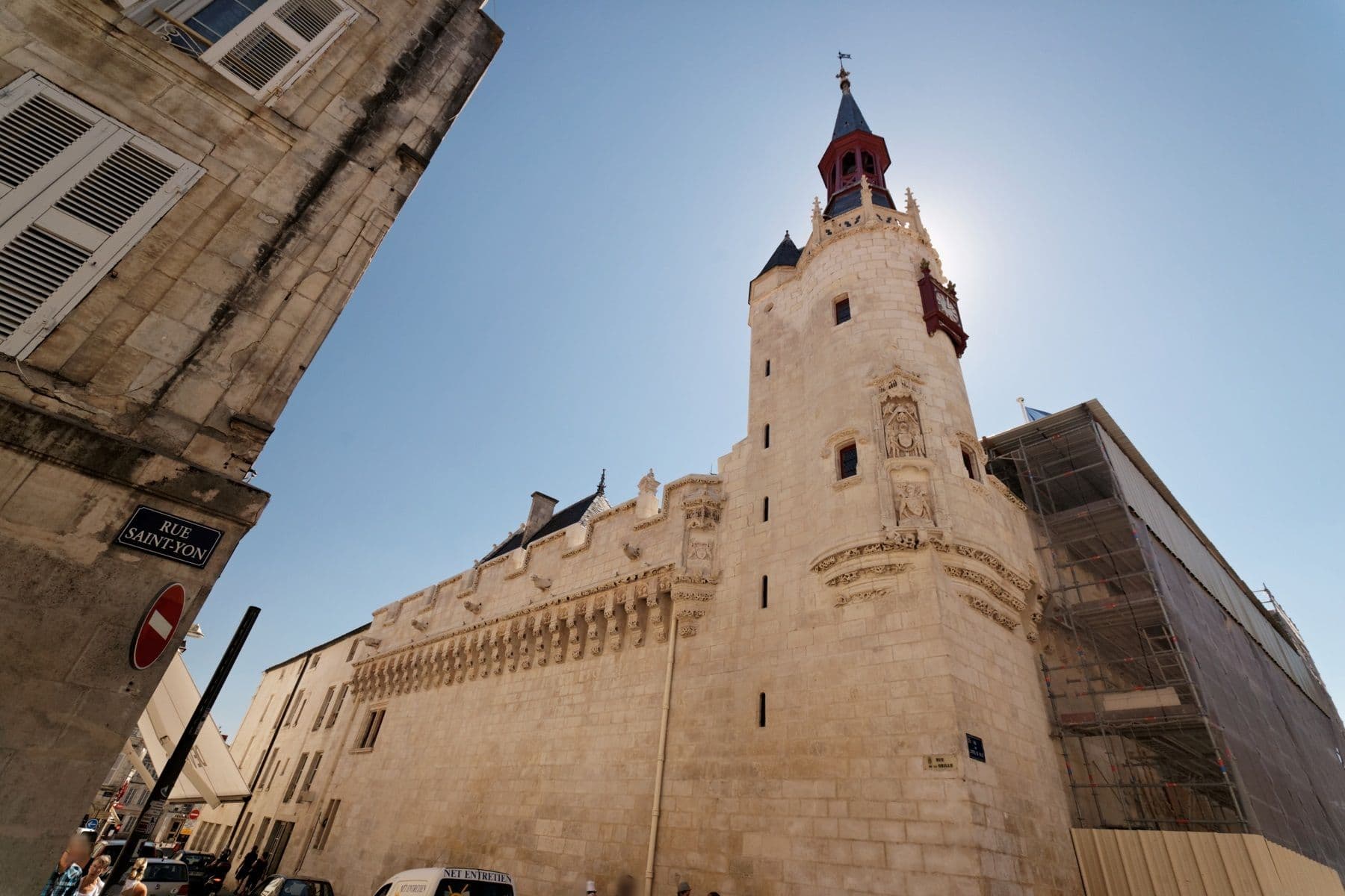 Street view near Bar De L'hotel De V, La Rochelle — © txllxt (CC BY-SA · Mapillary)