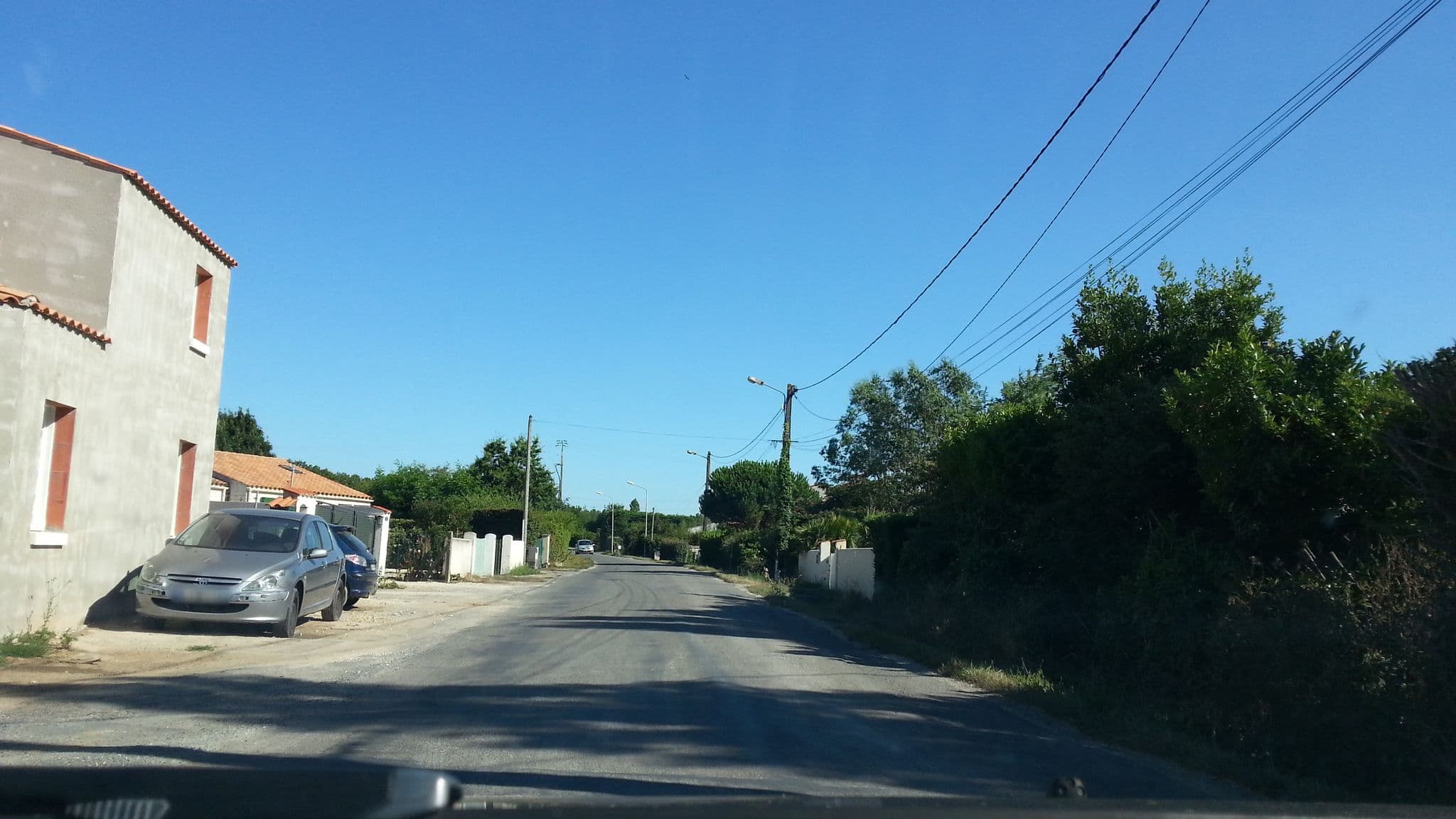 Street view near Au bois flotté, Dolus-d'Oléron — © kobold (CC BY-SA · Mapillary)