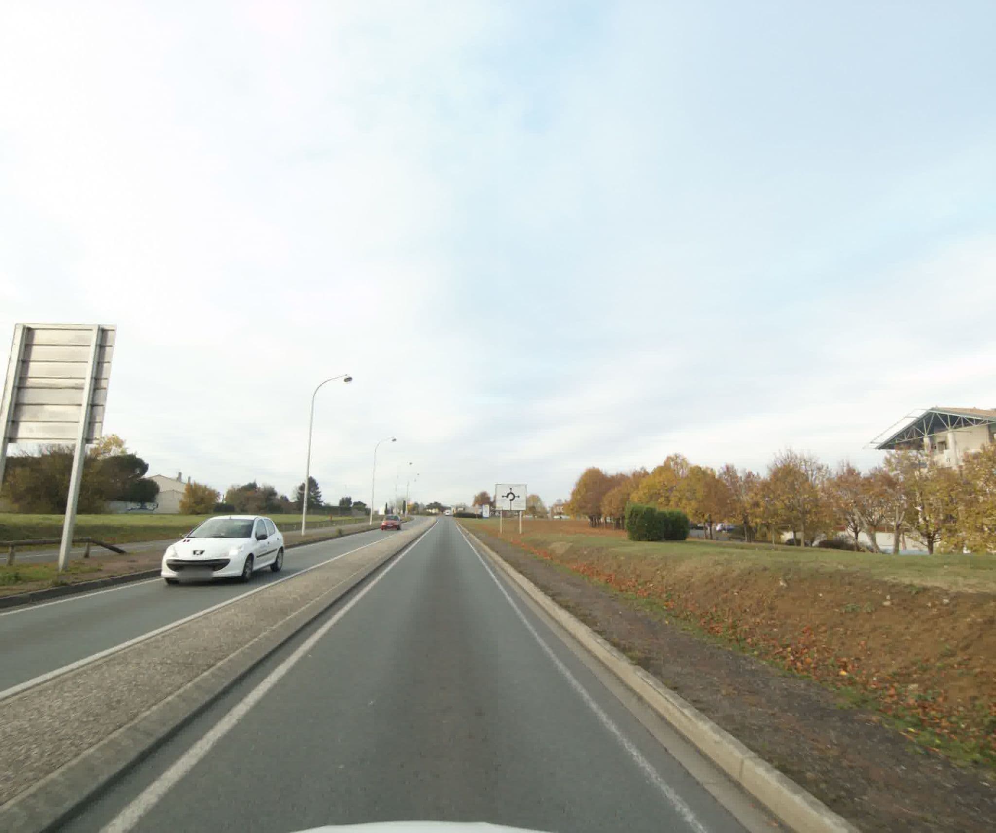 Street view near B&B Hôtel Saintes, Saintes — © sogefi (CC BY-SA · Mapillary)