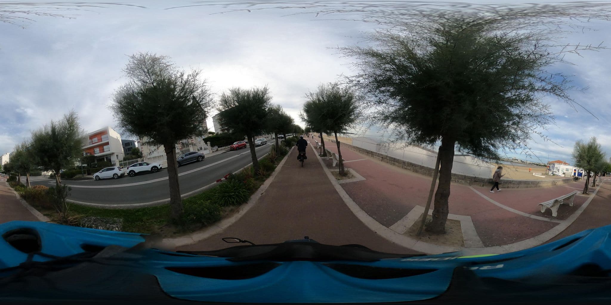 Street view near Family Golf Hôtel, Royan — © padididejurbise (CC BY-SA · Mapillary)