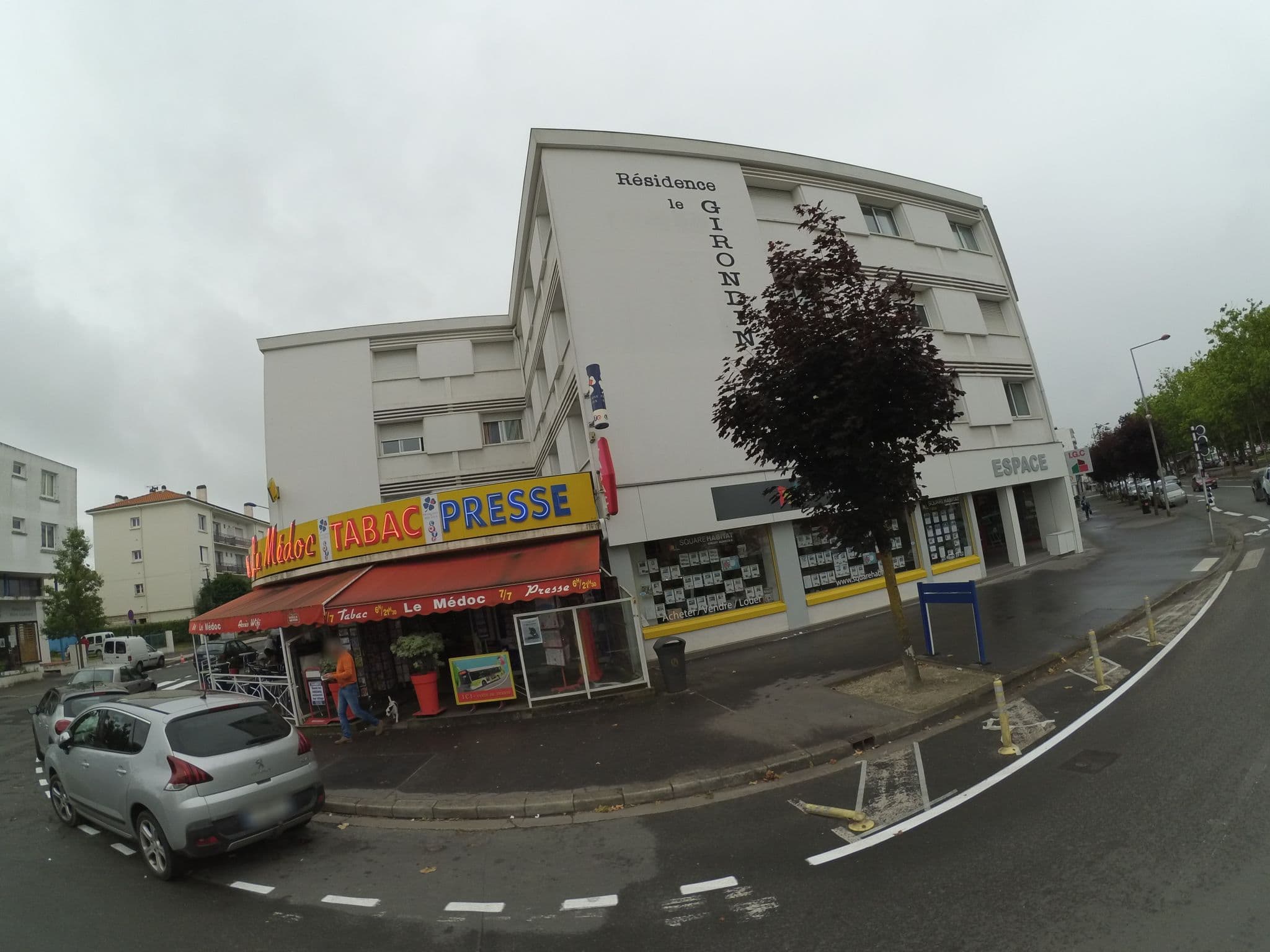 Street view near Hôtel Oasis, Royan — © stephanep (CC BY-SA · Mapillary)