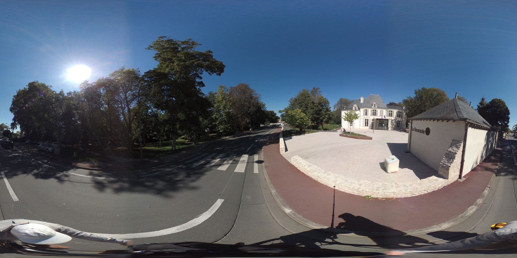 Street view near Restaurant Brit Hôtel Brasserie du Cap Franchisé Indépendant Périgny, Périgny — © geovelo (CC BY-SA · Mapillary)