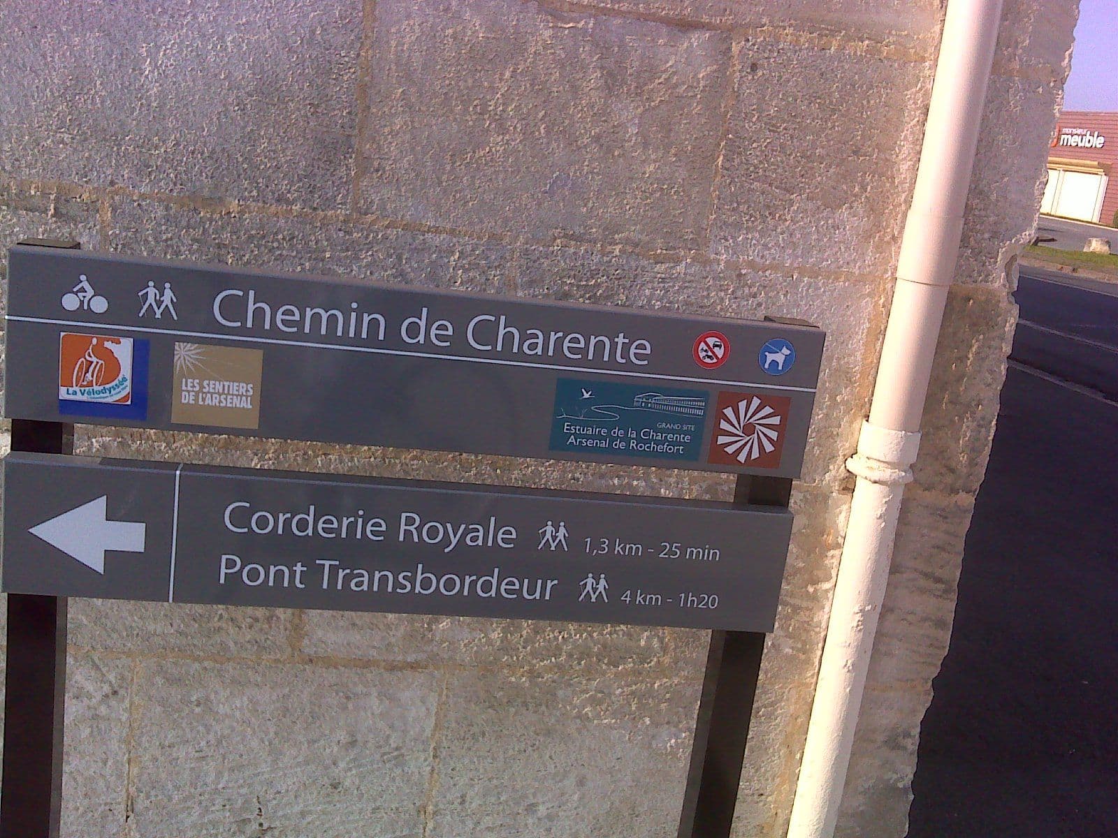 Street view near Hôtel le Cargo, Rochefort — © bernardvoyageur (CC BY-SA · Mapillary)