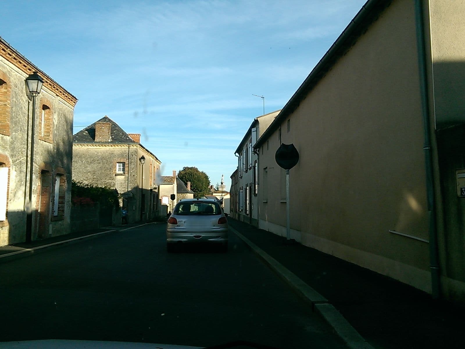 Street view near Un toit en passant, Melay — © stephanep (CC BY-SA · Mapillary)