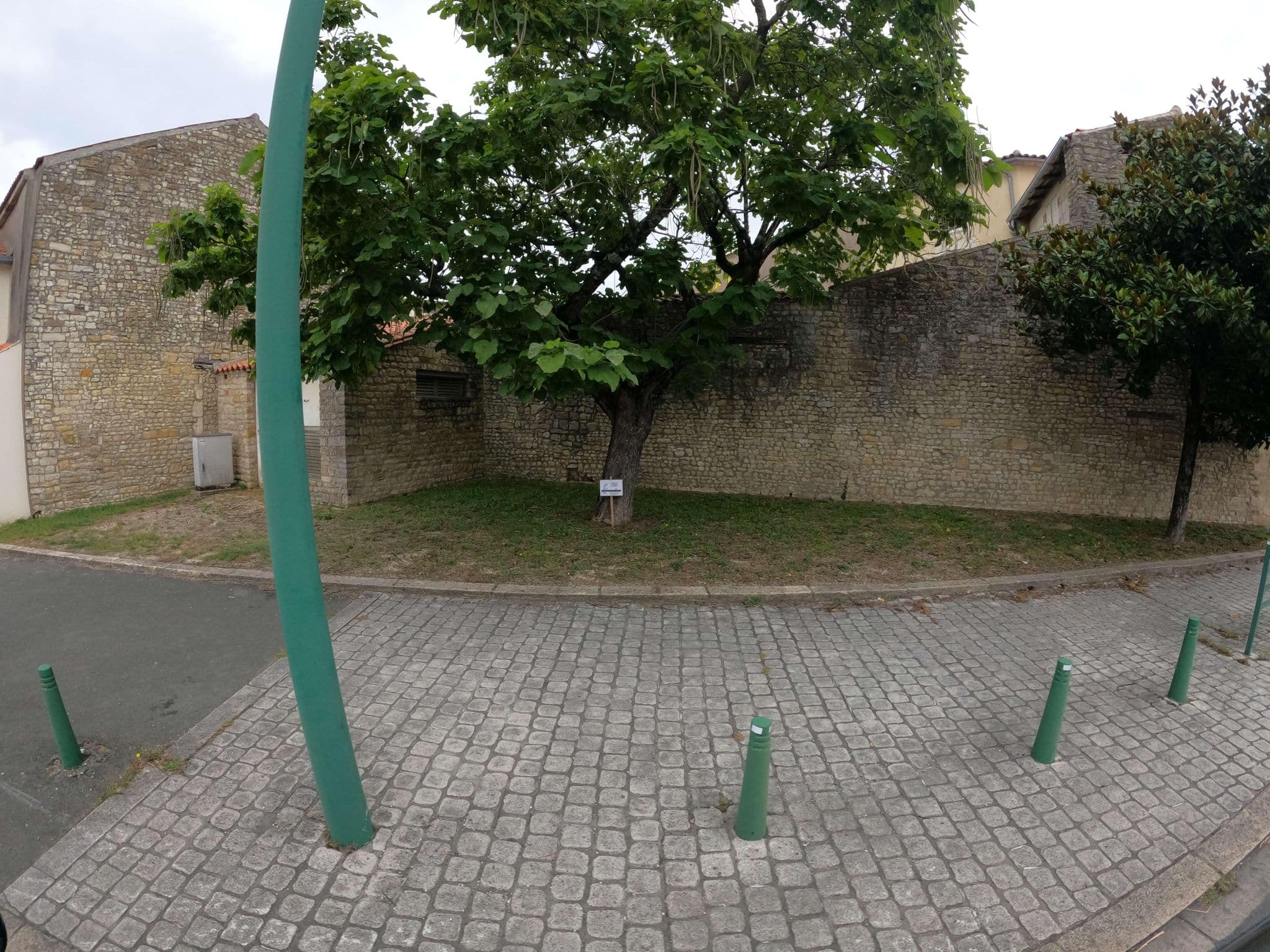 Street view near Le Grand Coeur, Sainte-Hermine — © stephanep (CC BY-SA · Mapillary)
