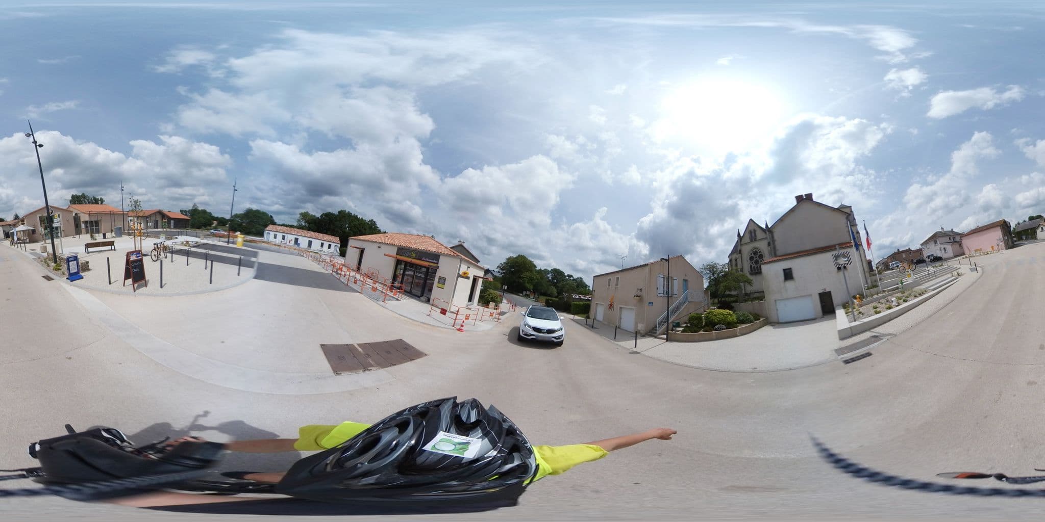 Street view near Hôtel Thierry Drapeau, Saint-André-Treize-Voies — © cartocite (CC BY-SA · Mapillary)
