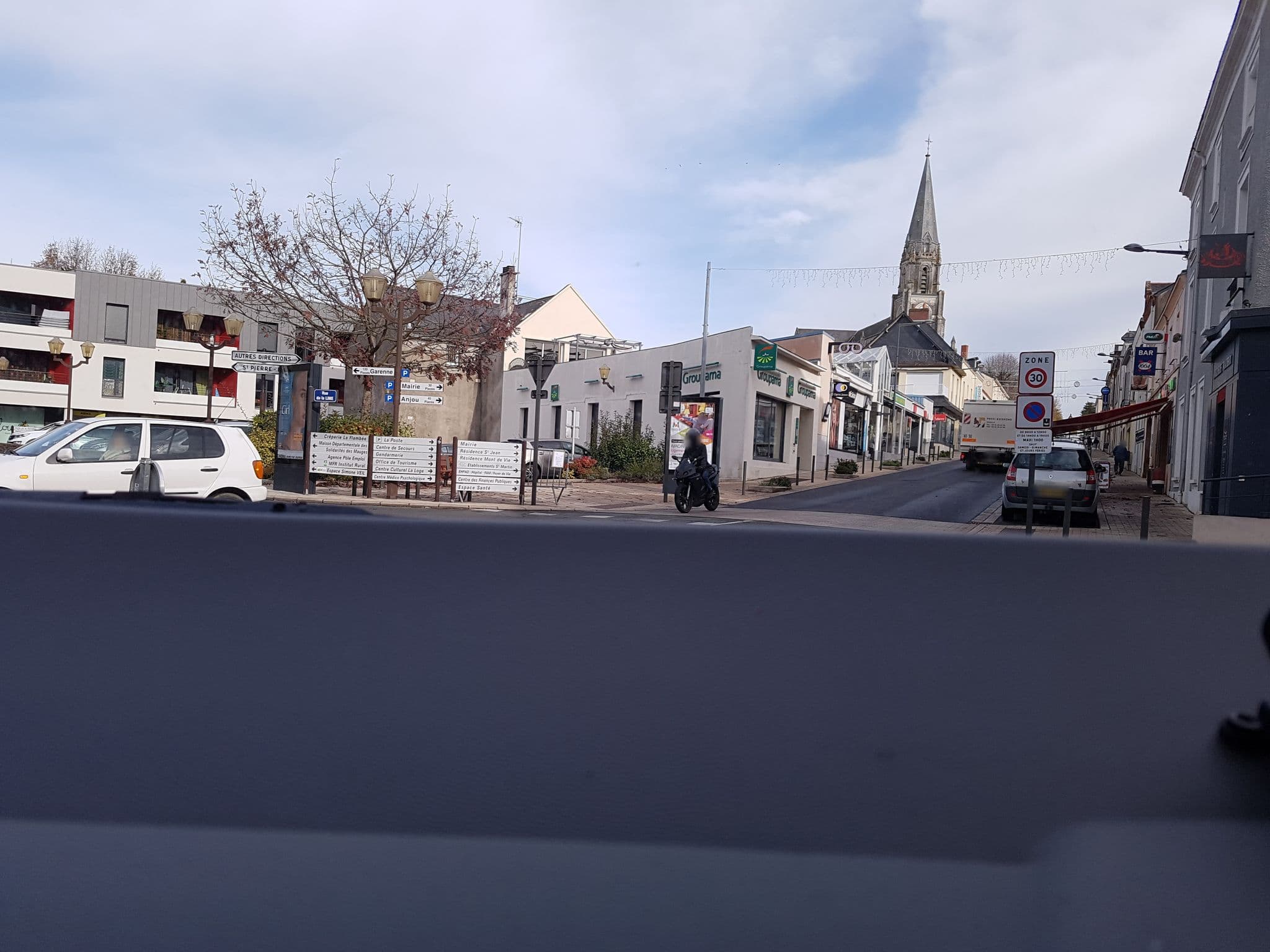 Street view near Hôtel de France, Beaupréau — © bernardvoyageur (CC BY-SA · Mapillary)