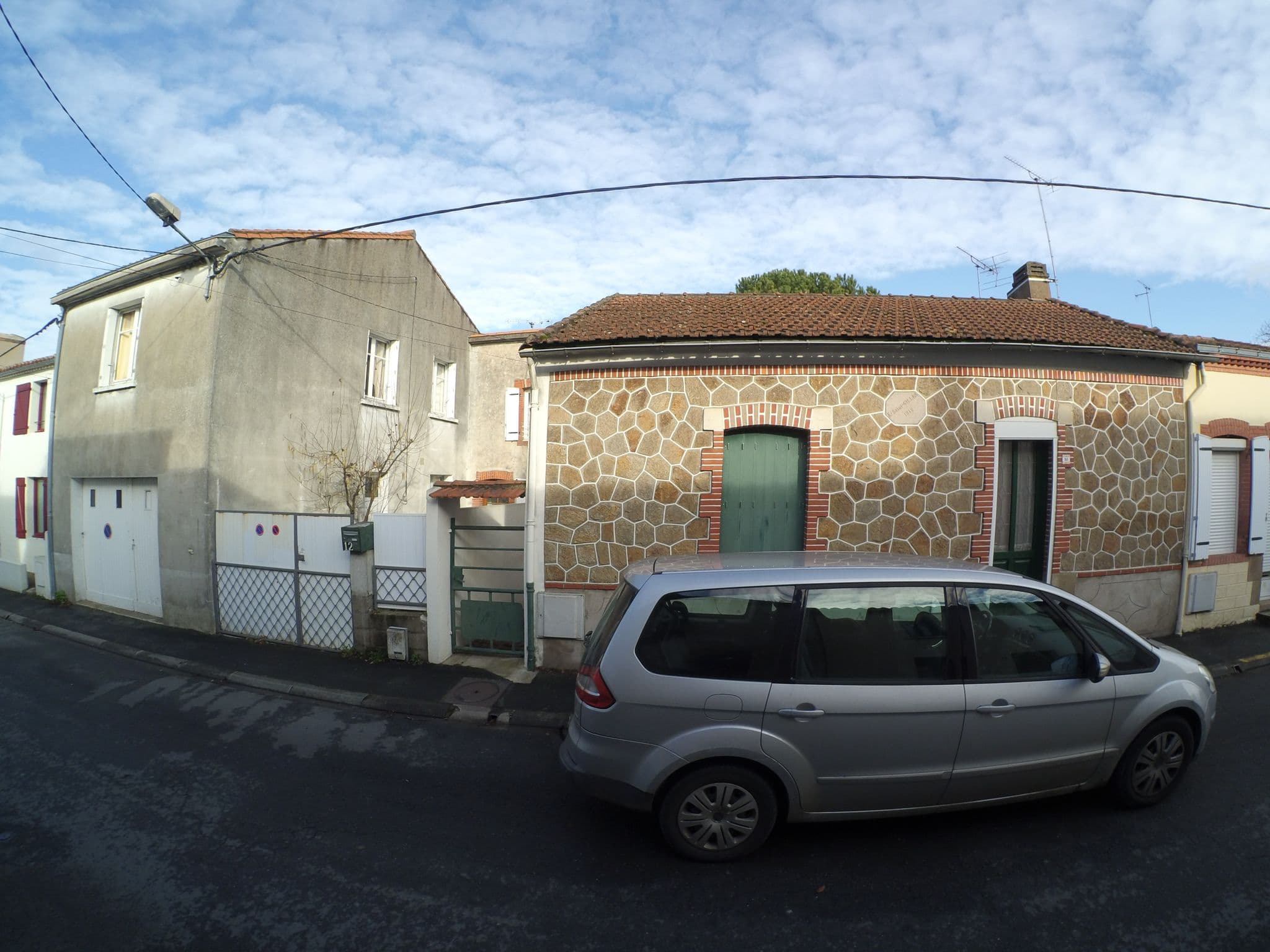 Street view near Henri IV, Clisson — © stephanep (CC BY-SA · Mapillary)
