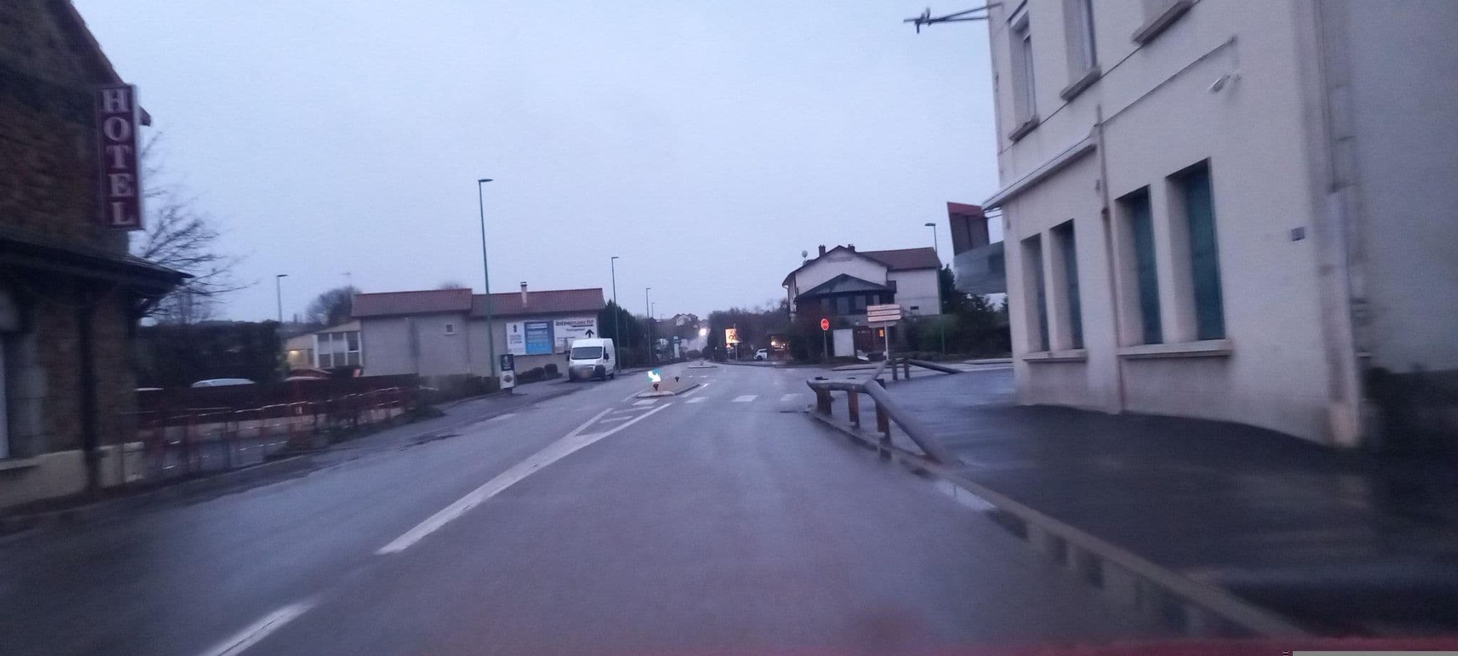 Street view near La petite auberge, Yssingeaux — © chrisch43 (CC BY-SA · Mapillary)