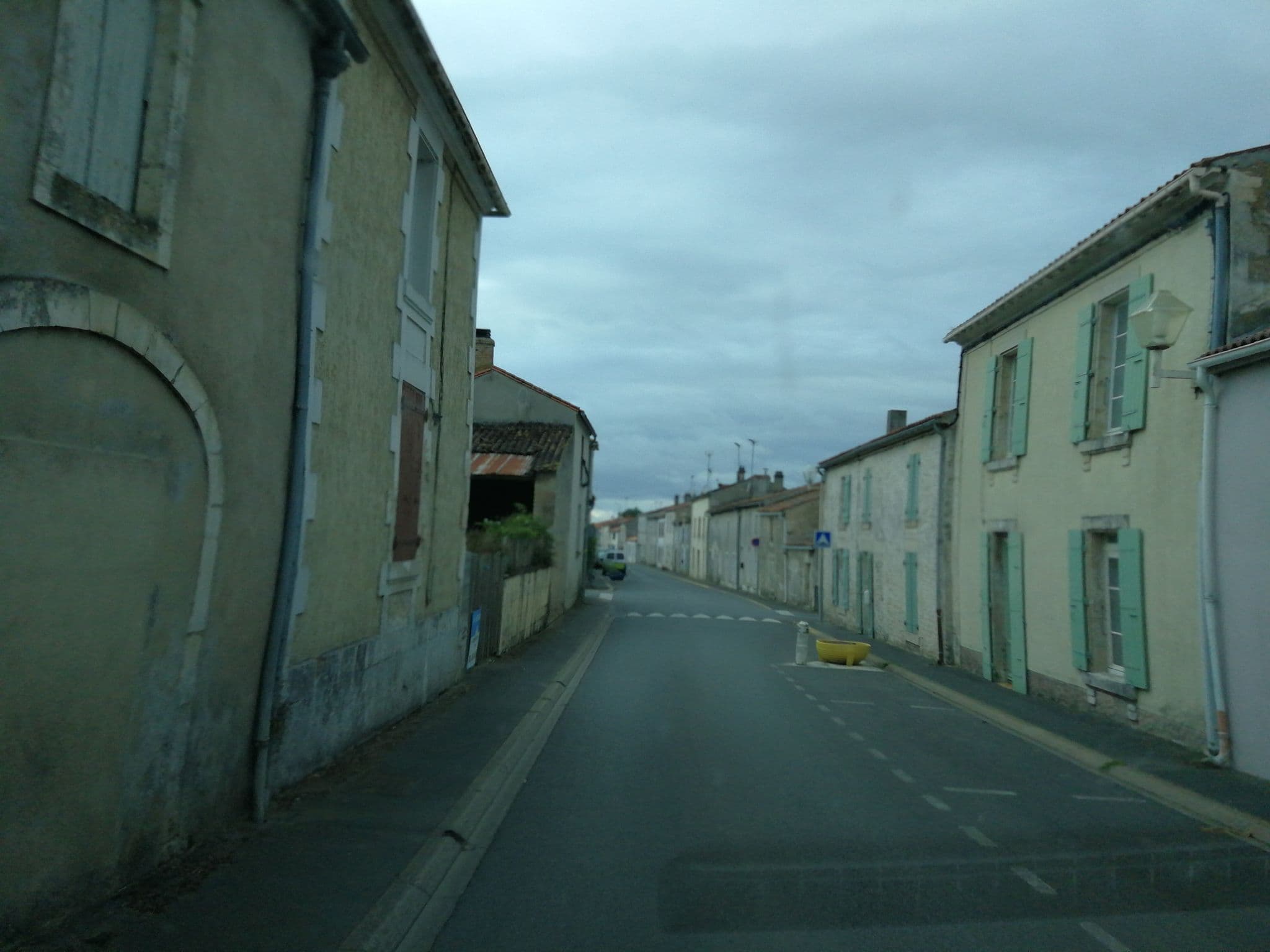 Street view near L'Isle de Bourbon, Vix — © jerome_pietri (CC BY-SA · Mapillary)