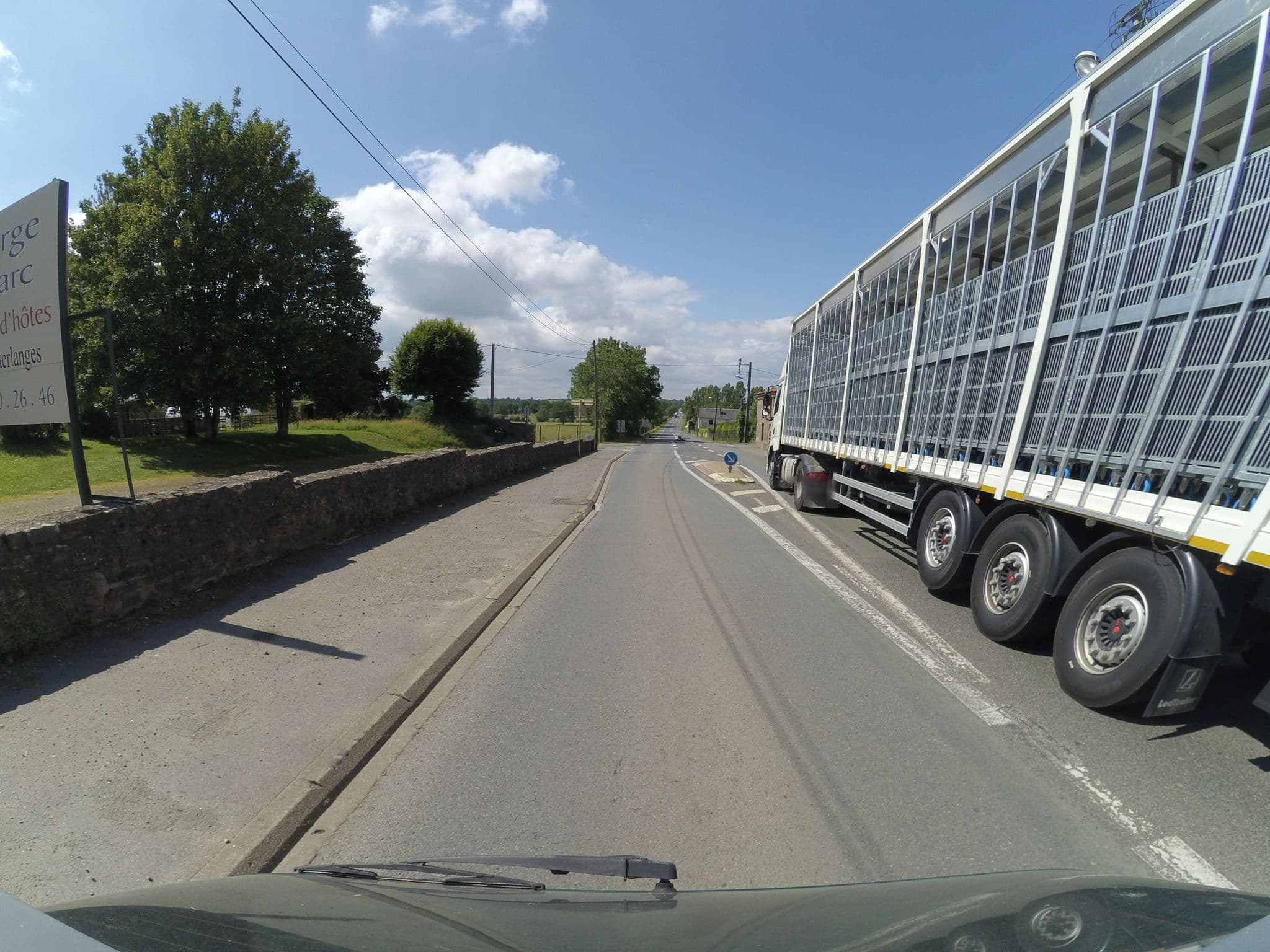 Street view near Chambres d'hôtes l'Esterlanges, Sainte-Cécile — © stephanep (CC BY-SA · Mapillary)
