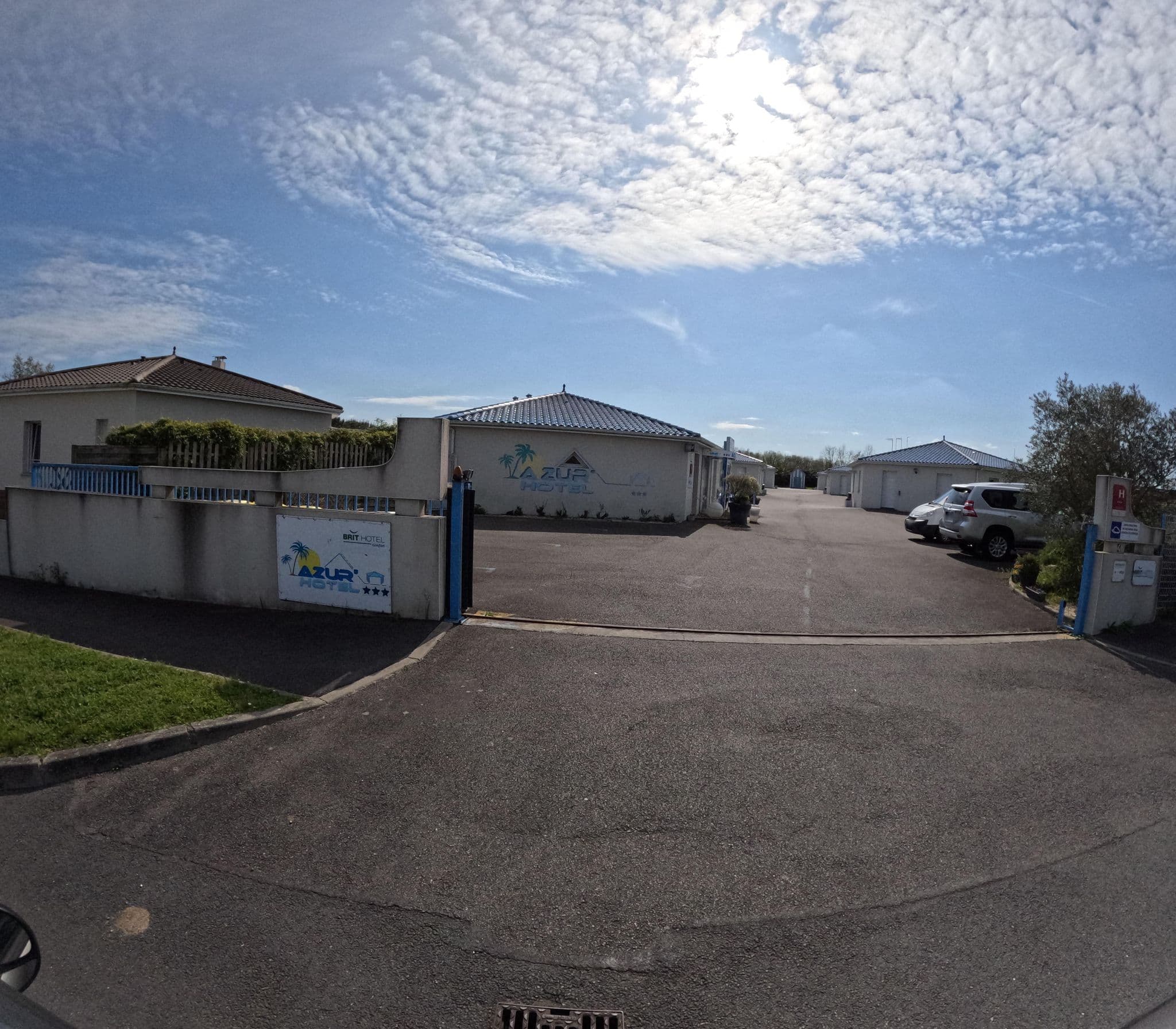 Street view near Azur Brit Hôtel, Saint-André-de-la-Marche — © stephanep (CC BY-SA · Mapillary)