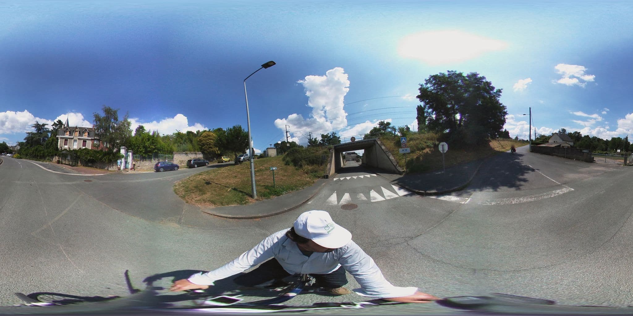 Street view near Gîtes de la Perrière, Bouchemaine — © geovelo (CC BY-SA · Mapillary)