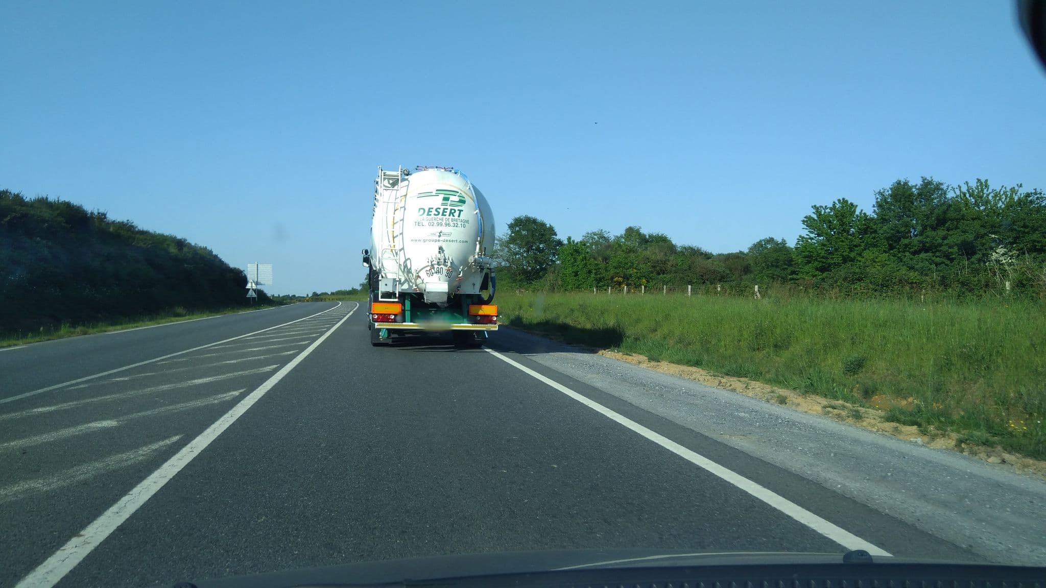 Street view near Les Bassins de Launay, Châteaubriant — © kalepom (CC BY-SA · Mapillary)