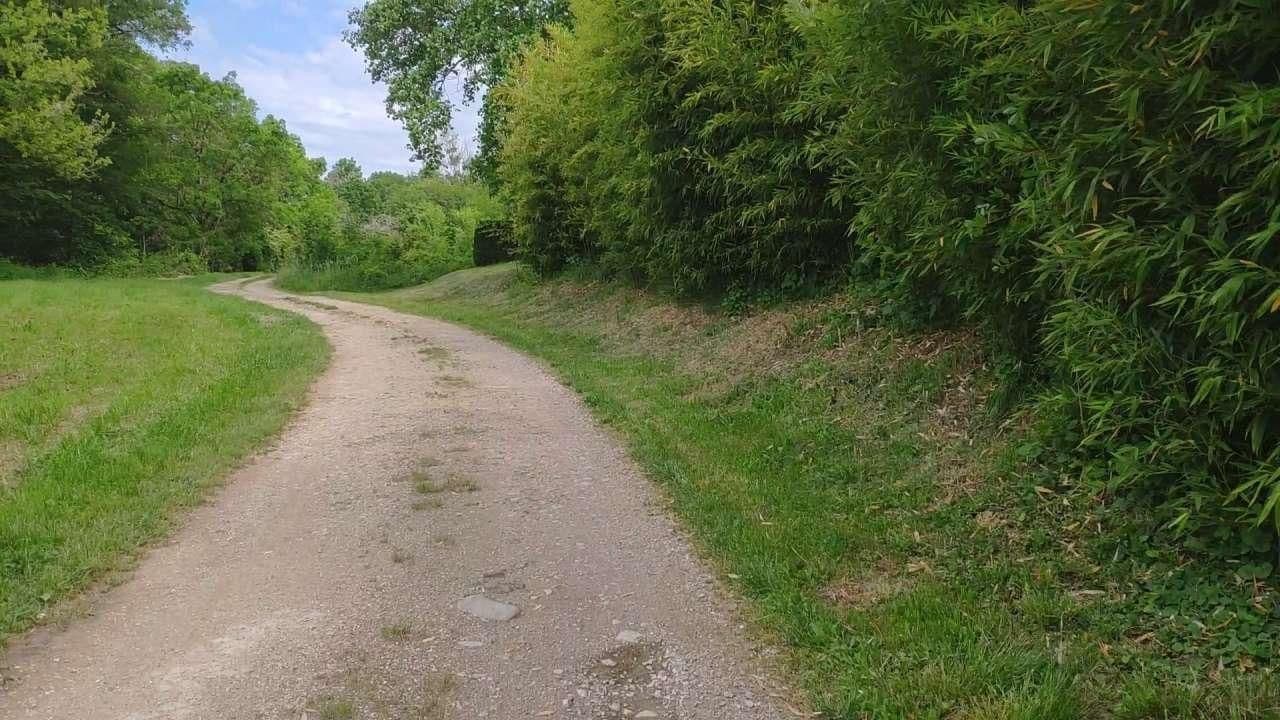 Street view near Les Isles, Lons-le-Saunier — © LOGIROAD (CC BY-SA · Mapillary)