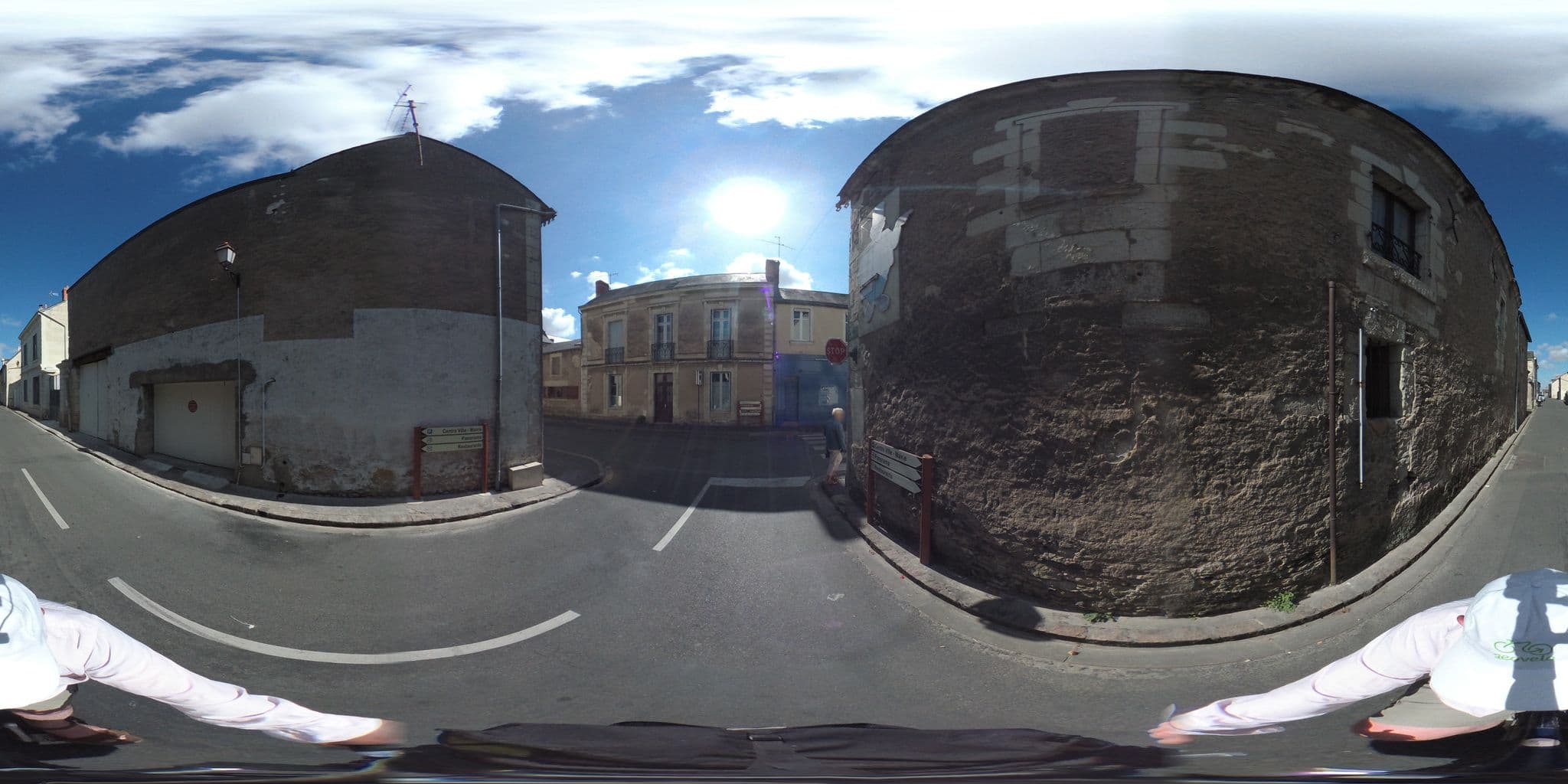 Street view near Le Flamboyant, Montreuil-Bellay — © geovelo (CC BY-SA · Mapillary)