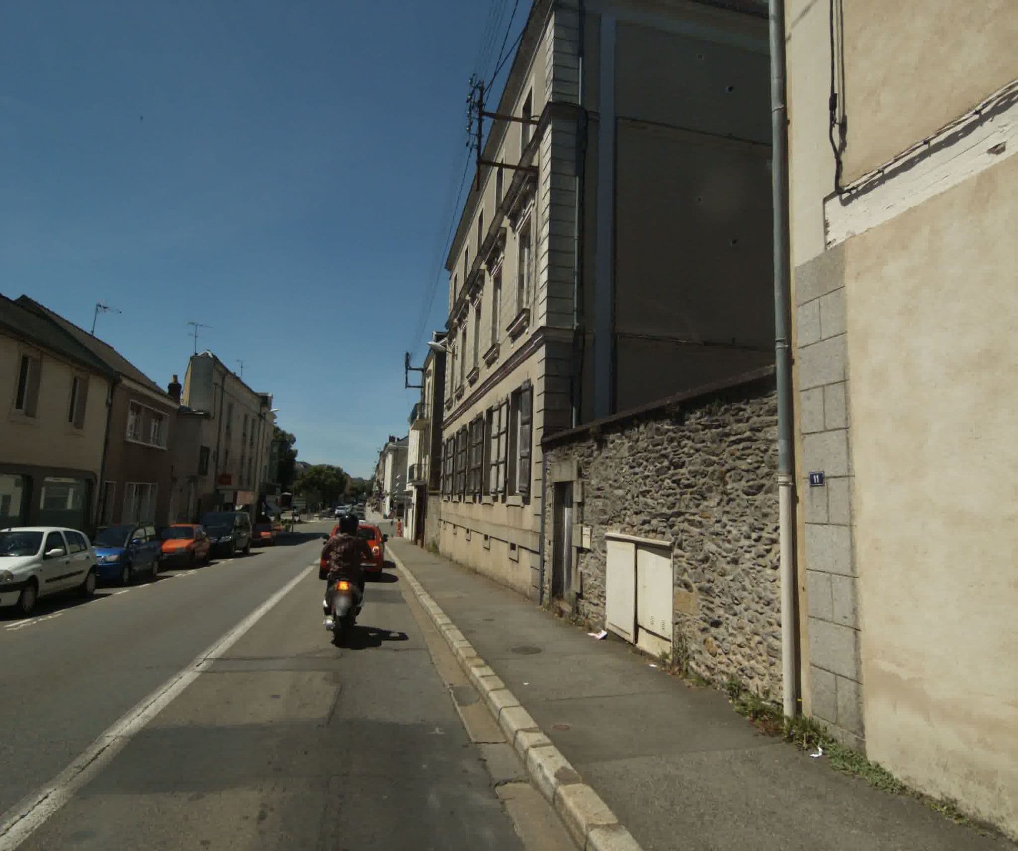 Street view near Hôtel du Centre, Laval — © sogefi (CC BY-SA · Mapillary)