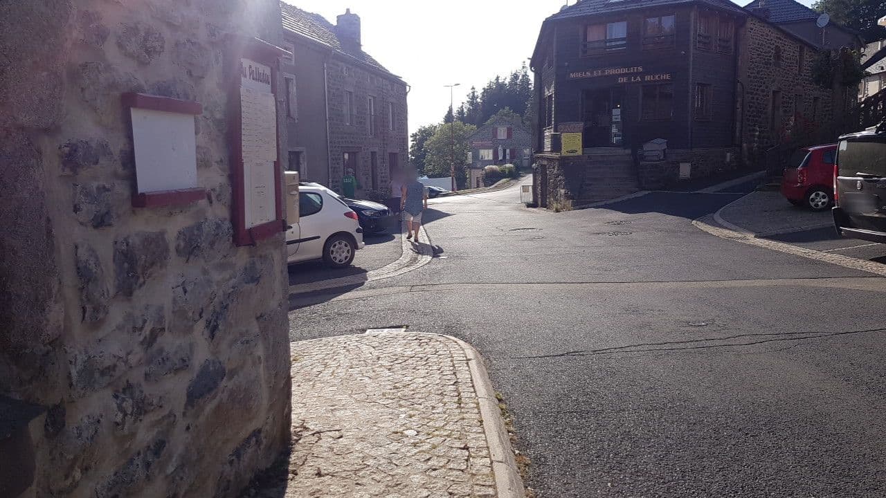 Street view near Gîtes La Traverse, Laussonne — © michelc (CC BY-SA · Mapillary)