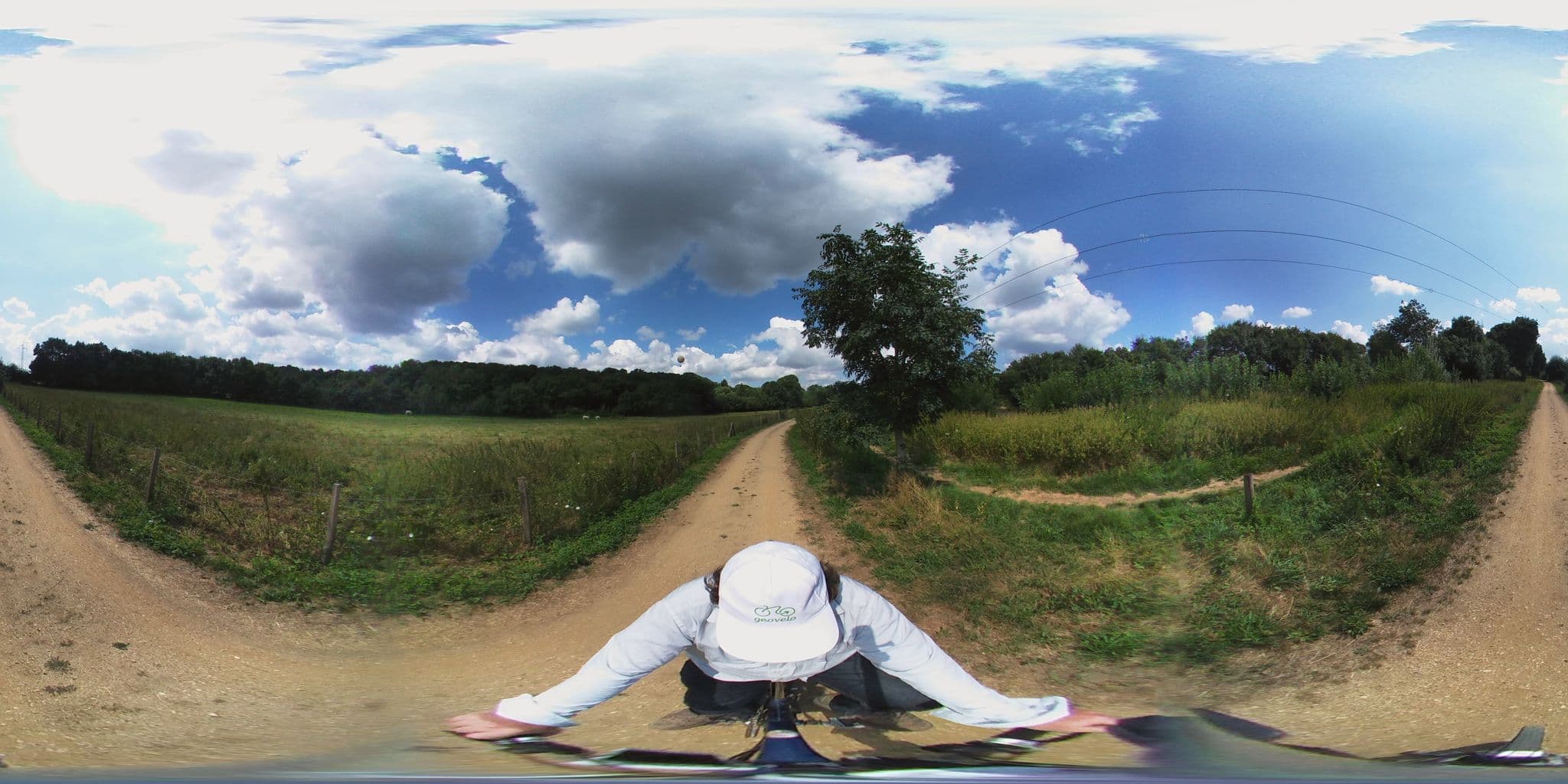 Street view near Château Des Forges, Avrillé — © geovelo (CC BY-SA · Mapillary)