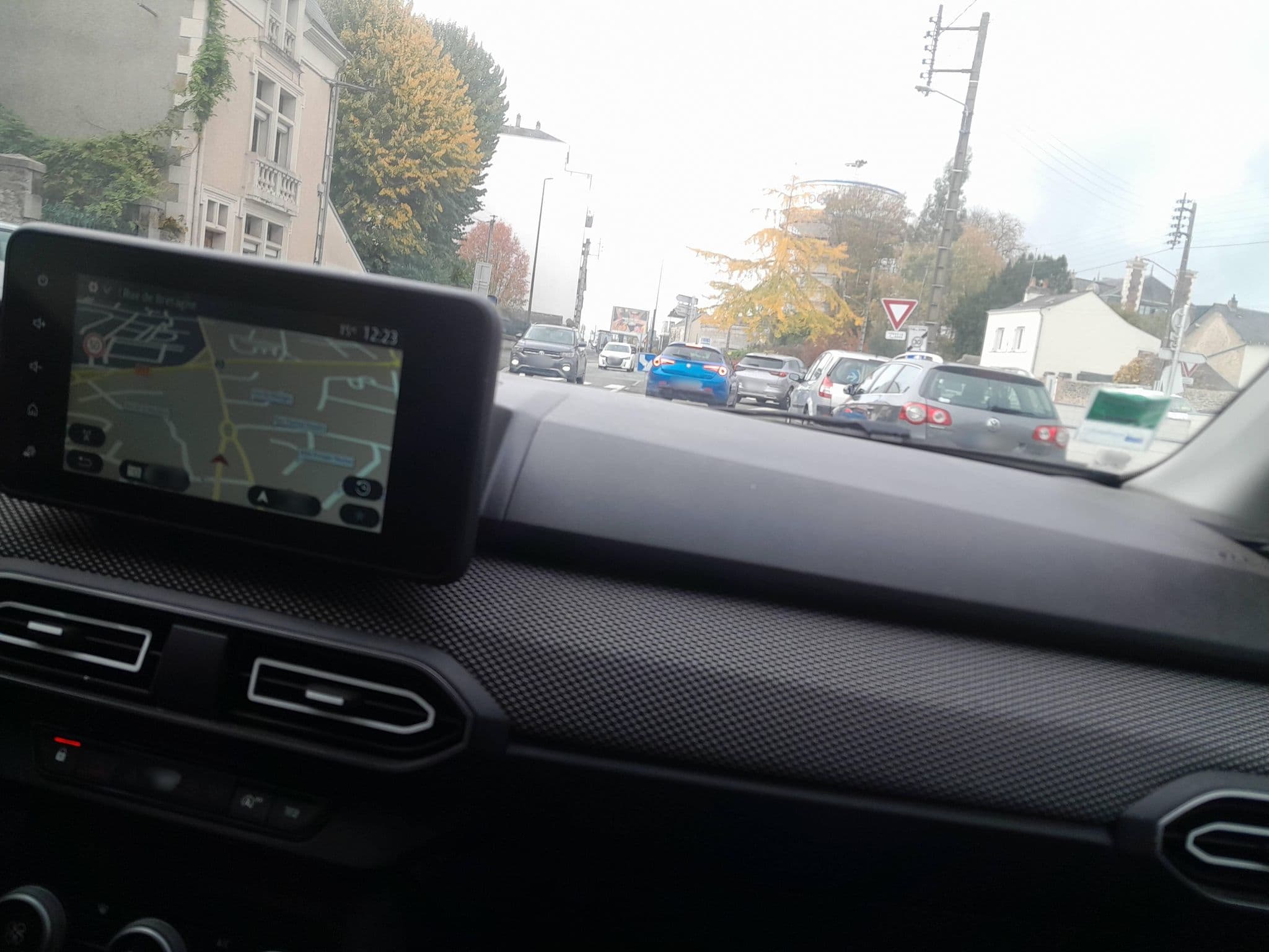 Street view near Hôtel à la Bonne Auberge, Laval — © hautetension08 (CC BY-SA · Mapillary)