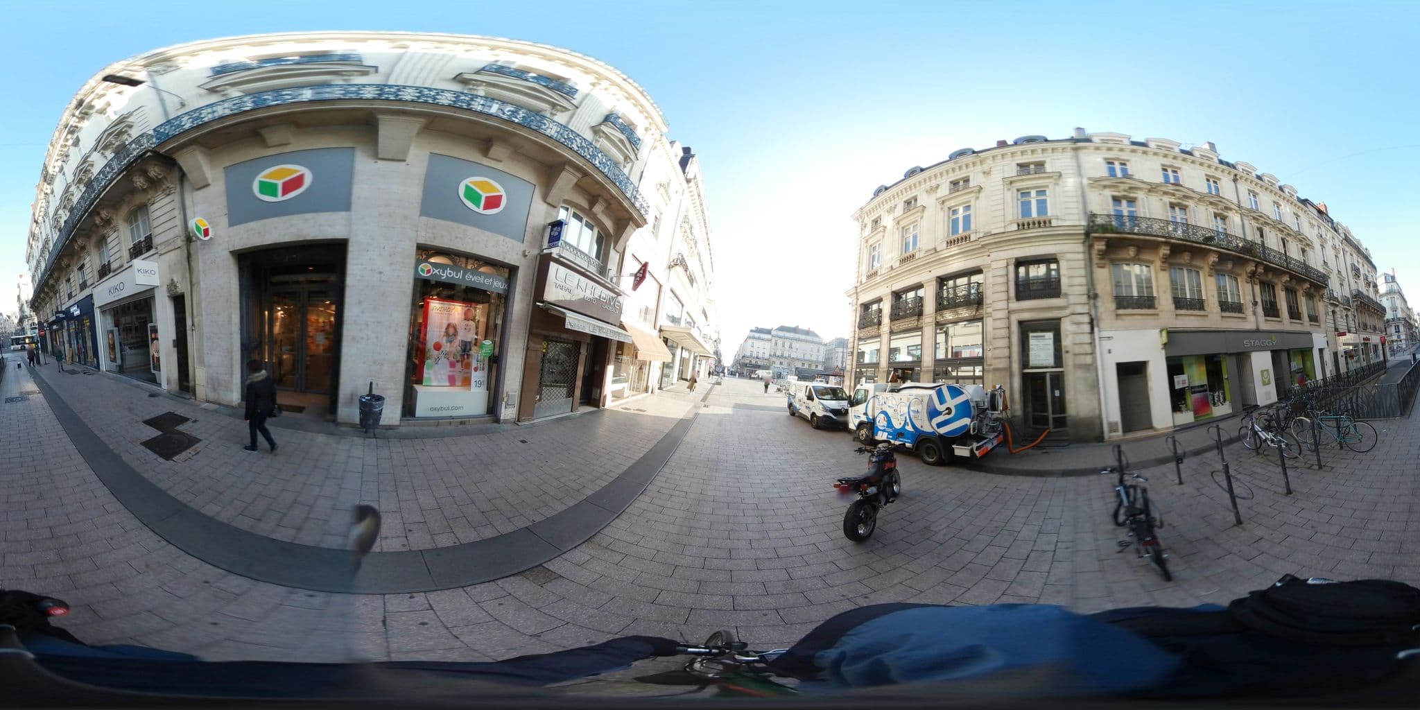 Street view near Rue Chaussée Saint Pierre, Angers — © c_mobilite (CC BY-SA · Mapillary)