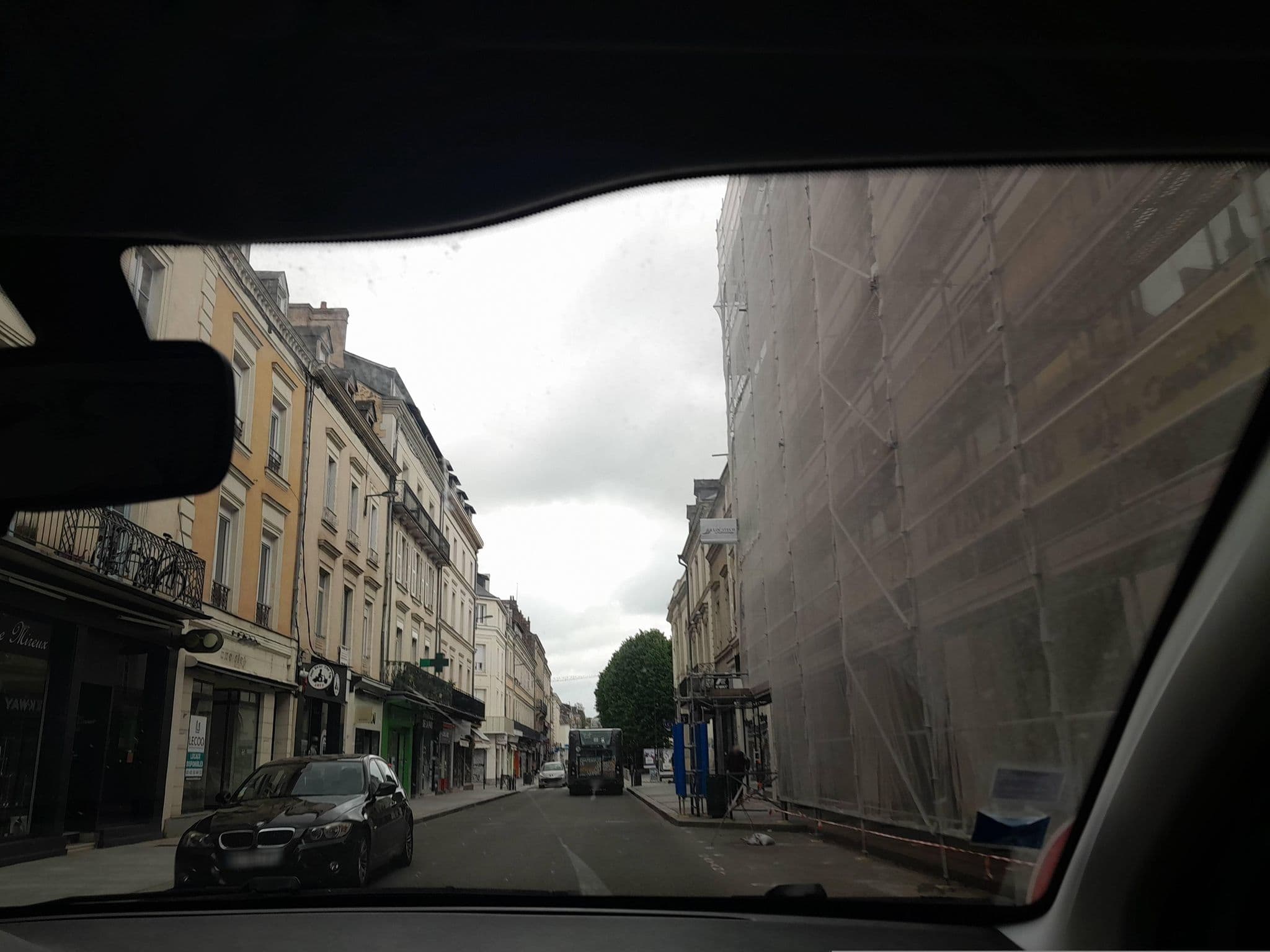 Street view near Best Western Hôtel, Laval — © hautetension08 (CC BY-SA · Mapillary)