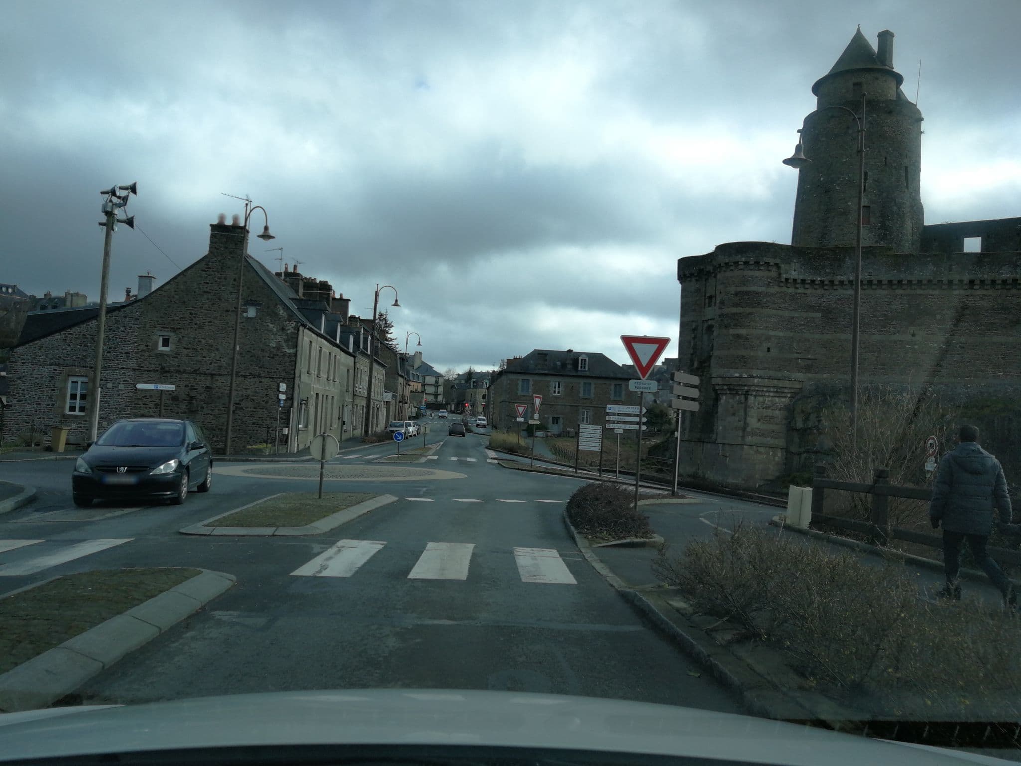 Street view near Best Western Hotel des Voyageurs, Fougères — © julien_n (CC BY-SA · Mapillary)