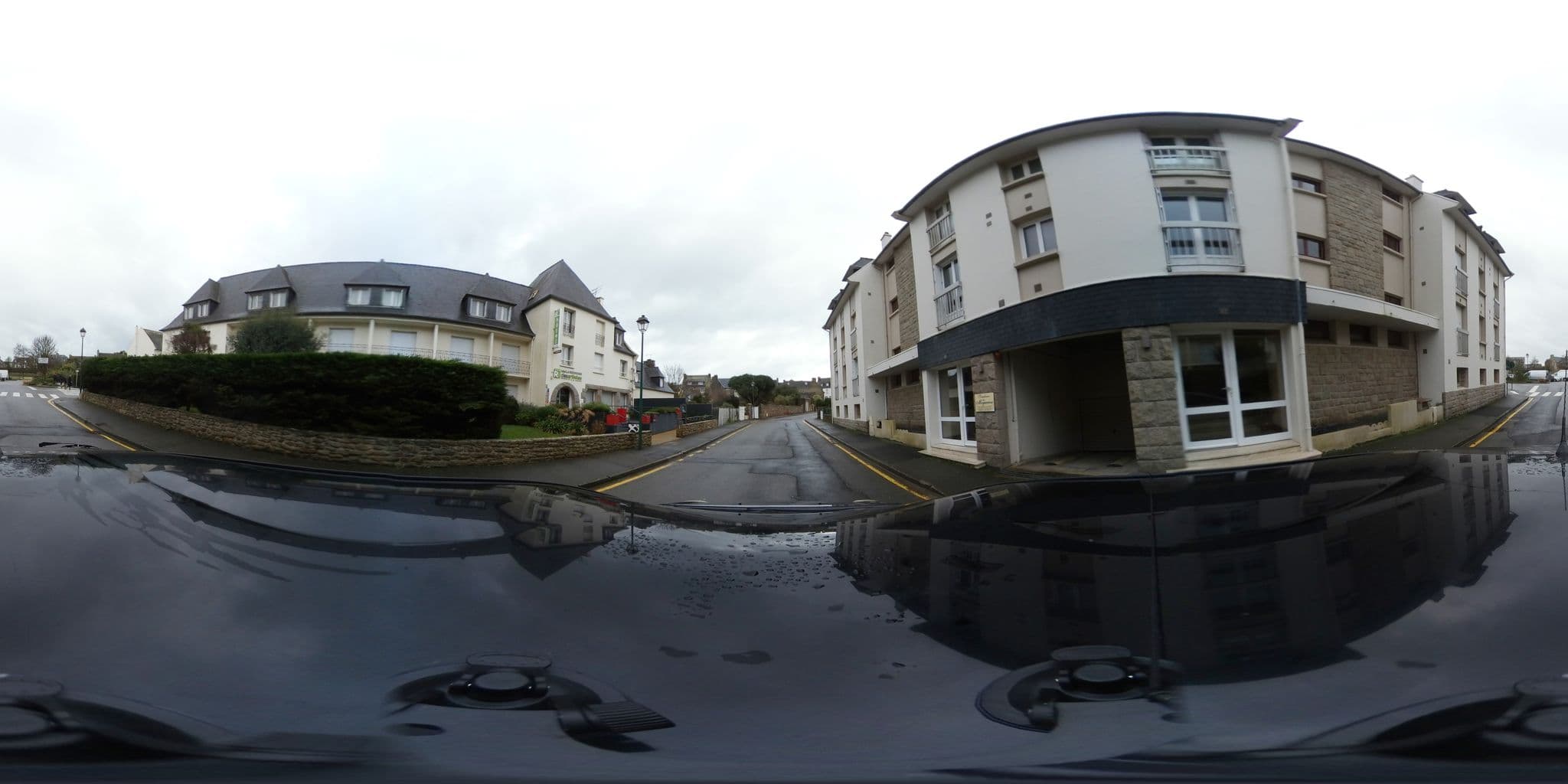 Street view near Hotel La Residence, Roscoff — © c_mobilite (CC BY-SA · Mapillary)