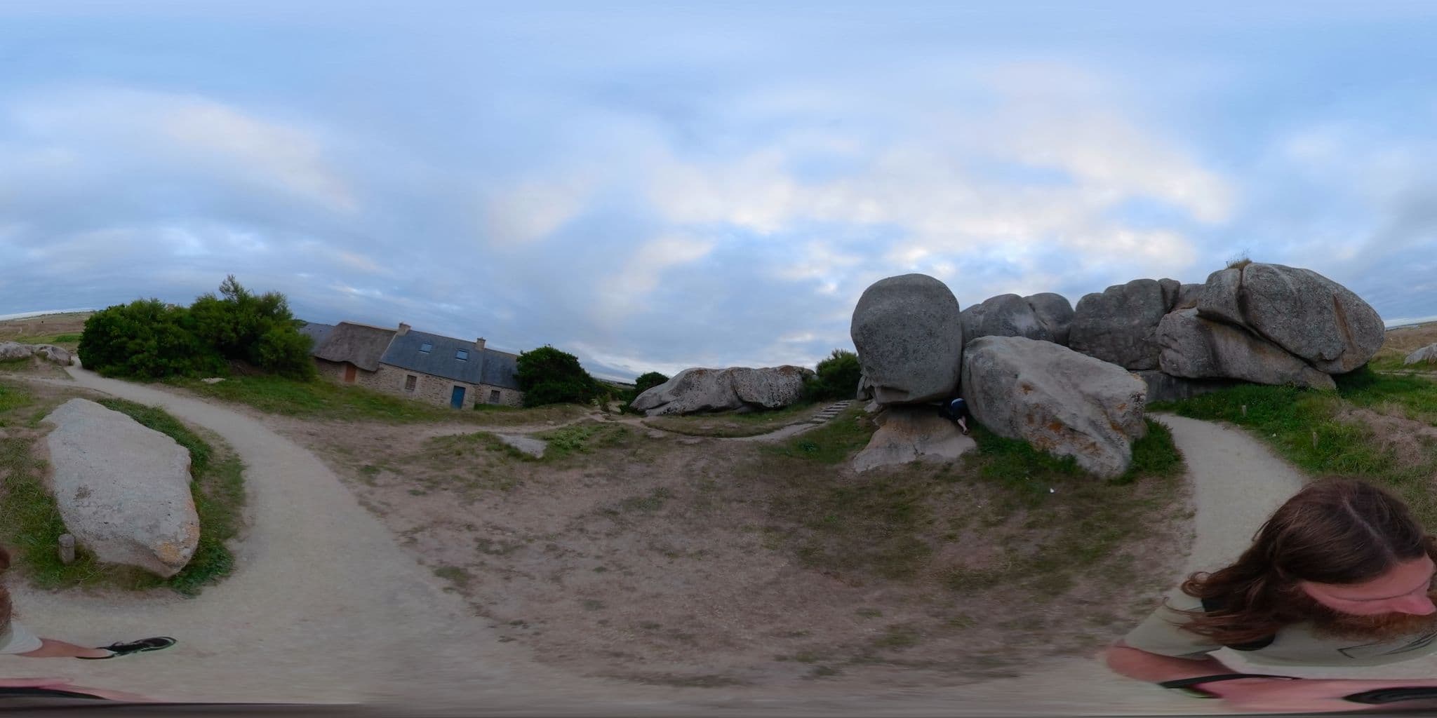 Street view near Site of Meneham, Kerlouan — © djakk (CC BY-SA · Mapillary)