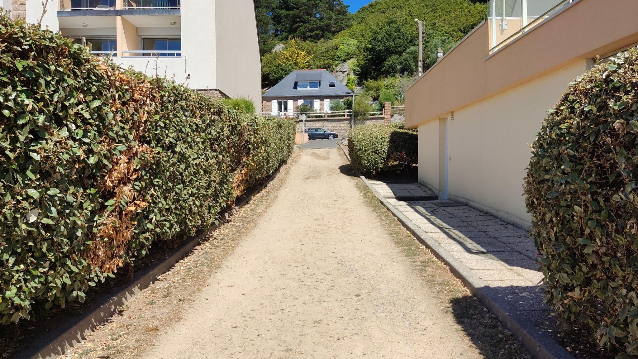 Street view near Location appartement à Trébeurden, Trébeurden — © whatismoss (CC BY-SA · Mapillary)