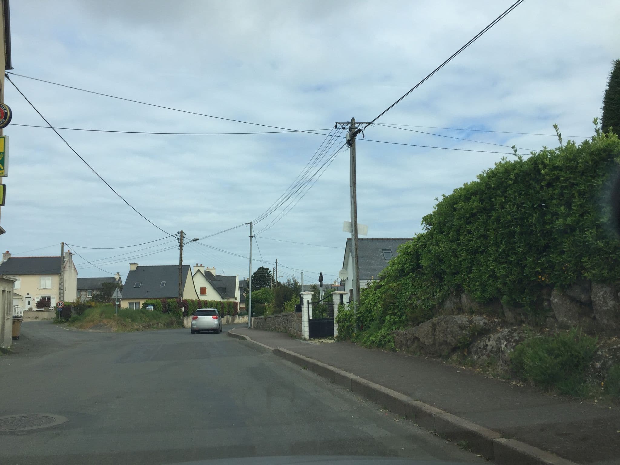 Street view near Logis Hôtel Restaurant le Phare, Trégastel — © pgiraud (CC BY-SA · Mapillary)