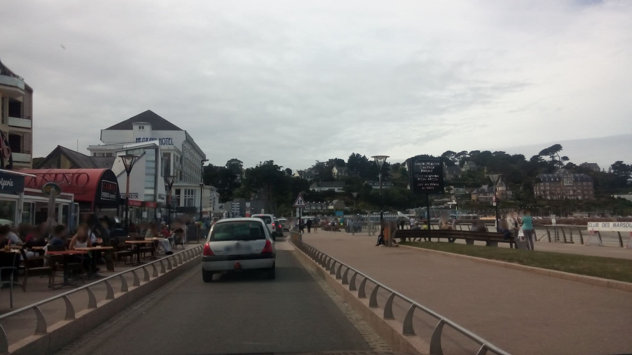 Street view near Appartement le Casino, Perros-Guirec — © tonicity (CC BY-SA · Mapillary)