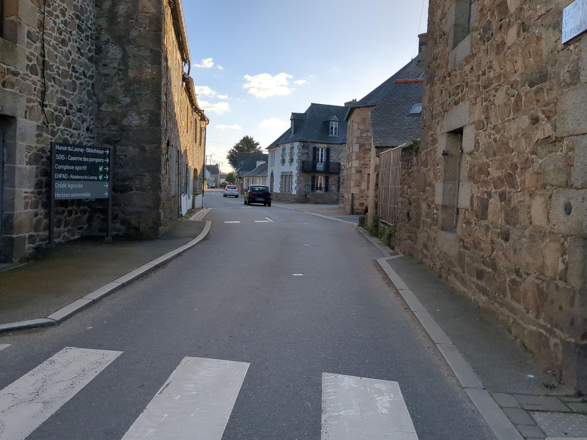 Street view near Chez Brigitte et Staff, Pleubian — © alixun (CC BY-SA · Mapillary)