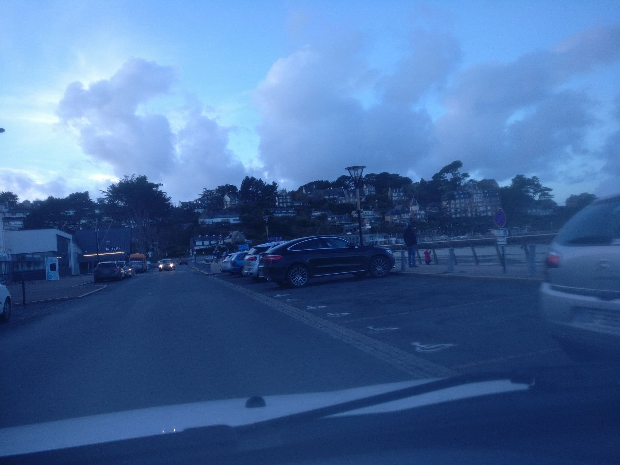 Street view near Le Grand Hôtel Trestraou, Perros-Guirec — © mgageo (CC BY-SA · Mapillary)