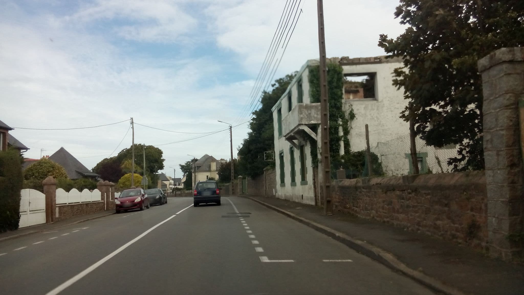 Street view near Résidence Services Seniors DOMITYS - Les Mégalithes Roses, Perros-Guirec — © tonicity (CC BY-SA · Mapillary)