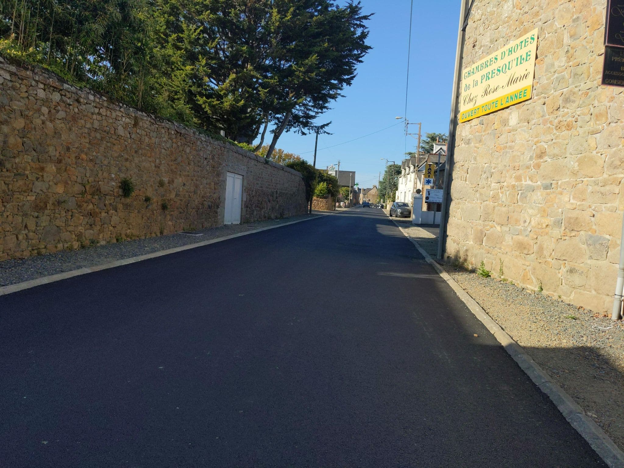 Street view near Chambres d'Hôtes de la Presqu'Île, Pleubian — © alixun (CC BY-SA · Mapillary)