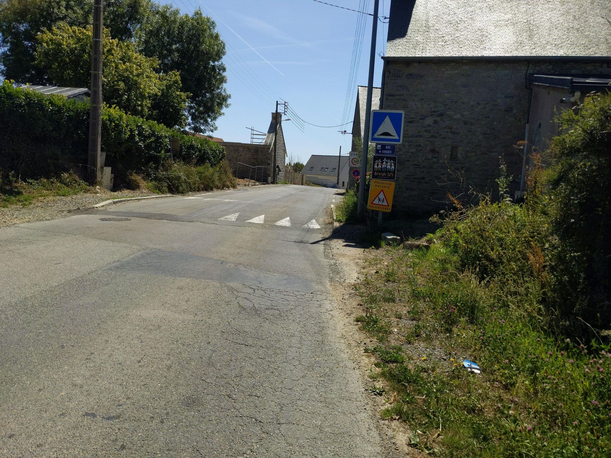 Street view near Losten ar Gogues, Trédarzec — © alixun (CC BY-SA · Mapillary)