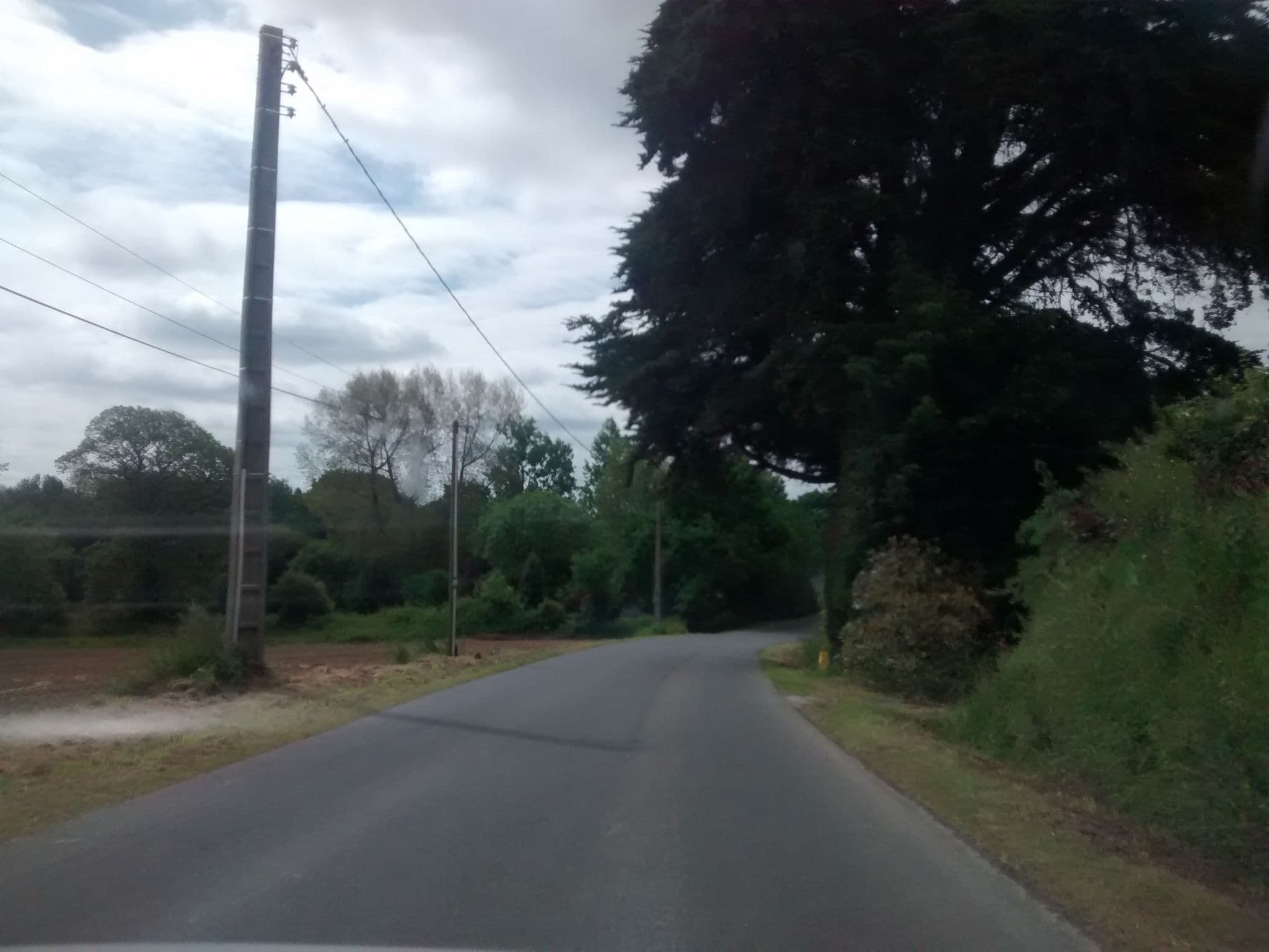 Street view near Les gîtes de la ferme de Trostang, Langoat — © mgageo (CC BY-SA · Mapillary)