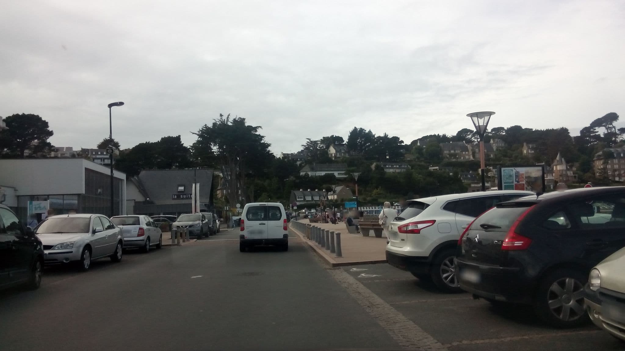 Street view near Kasino, Perros-Guirec — © tonicity (CC BY-SA · Mapillary)