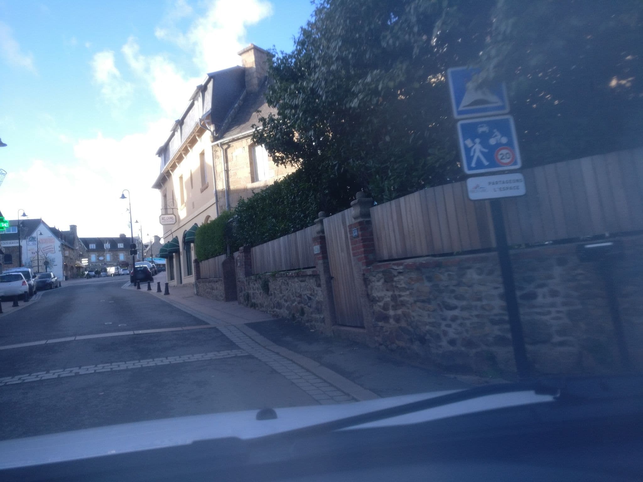 Street view near Chambres d'Hotes le Bon Repos, Perros-Guirec — © mgageo (CC BY-SA · Mapillary)