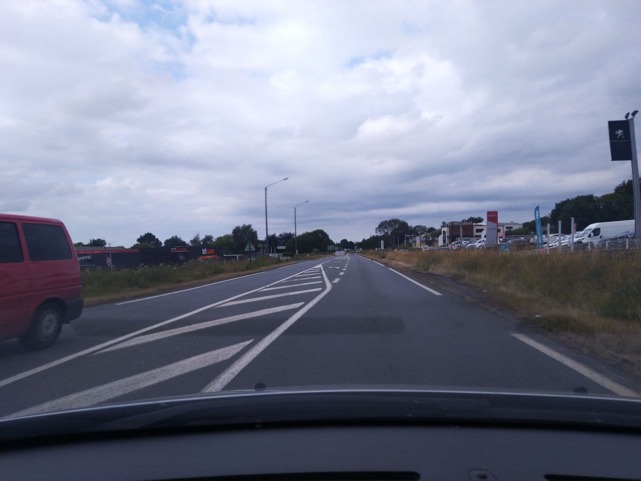 Street view near Hôtel Arcadia, Saint-Quay-Perros — © plumf (CC BY-SA · Mapillary)
