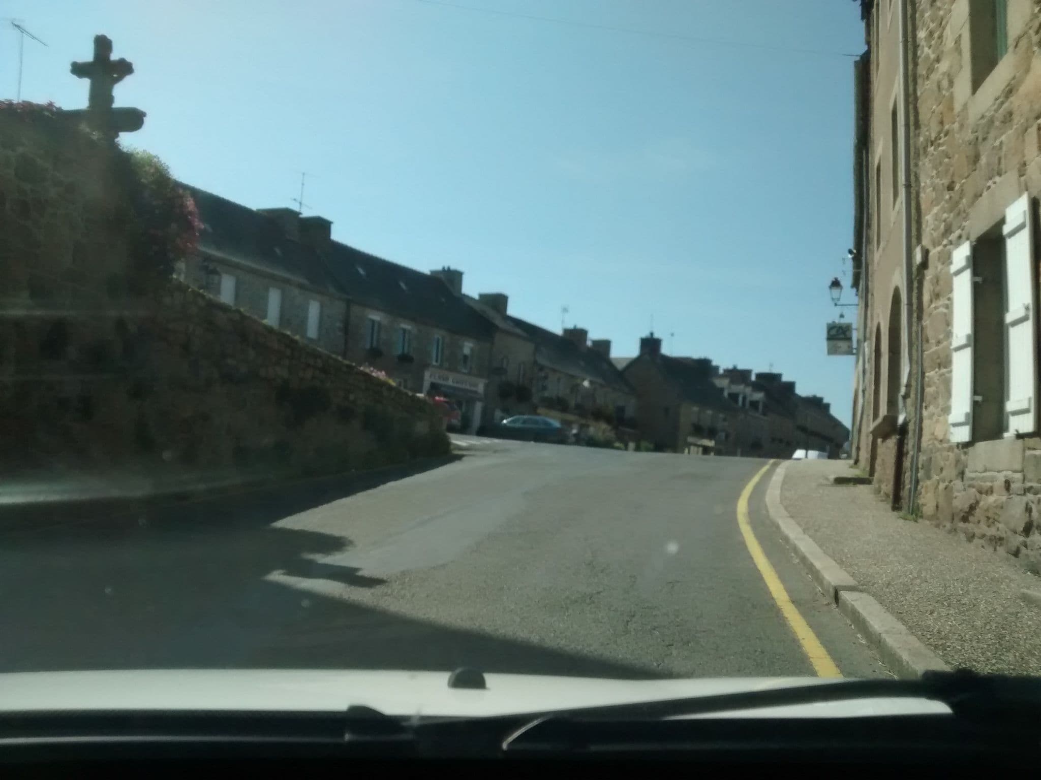 Street view near Religieuses de la Divine Providence, Lézardrieux — © mgageo (CC BY-SA · Mapillary)