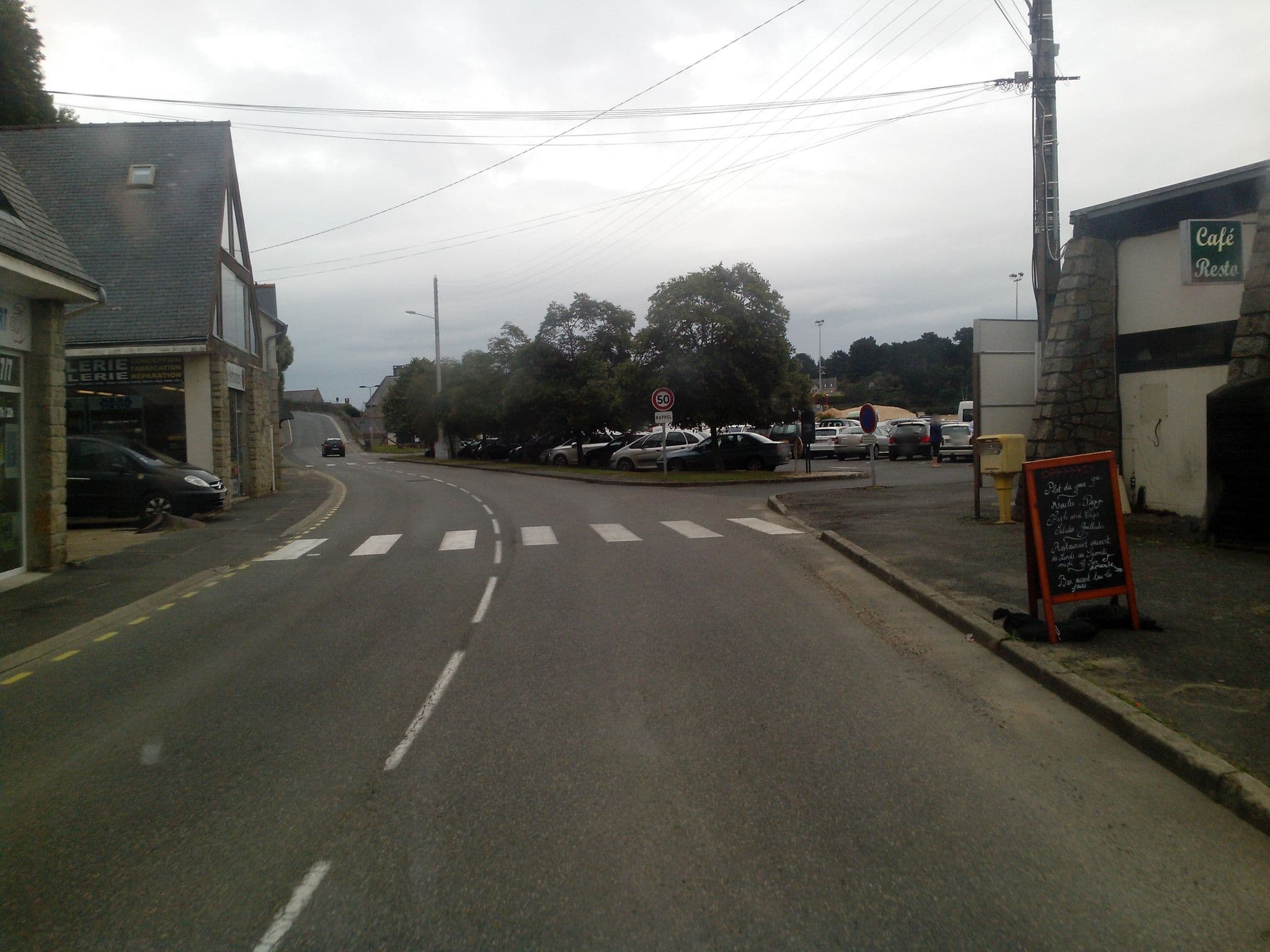 Street view near Gîte de la Marina dans la presqu'île de Lézardrieux, Lézardrieux — © hamlet (CC BY-SA · Mapillary)