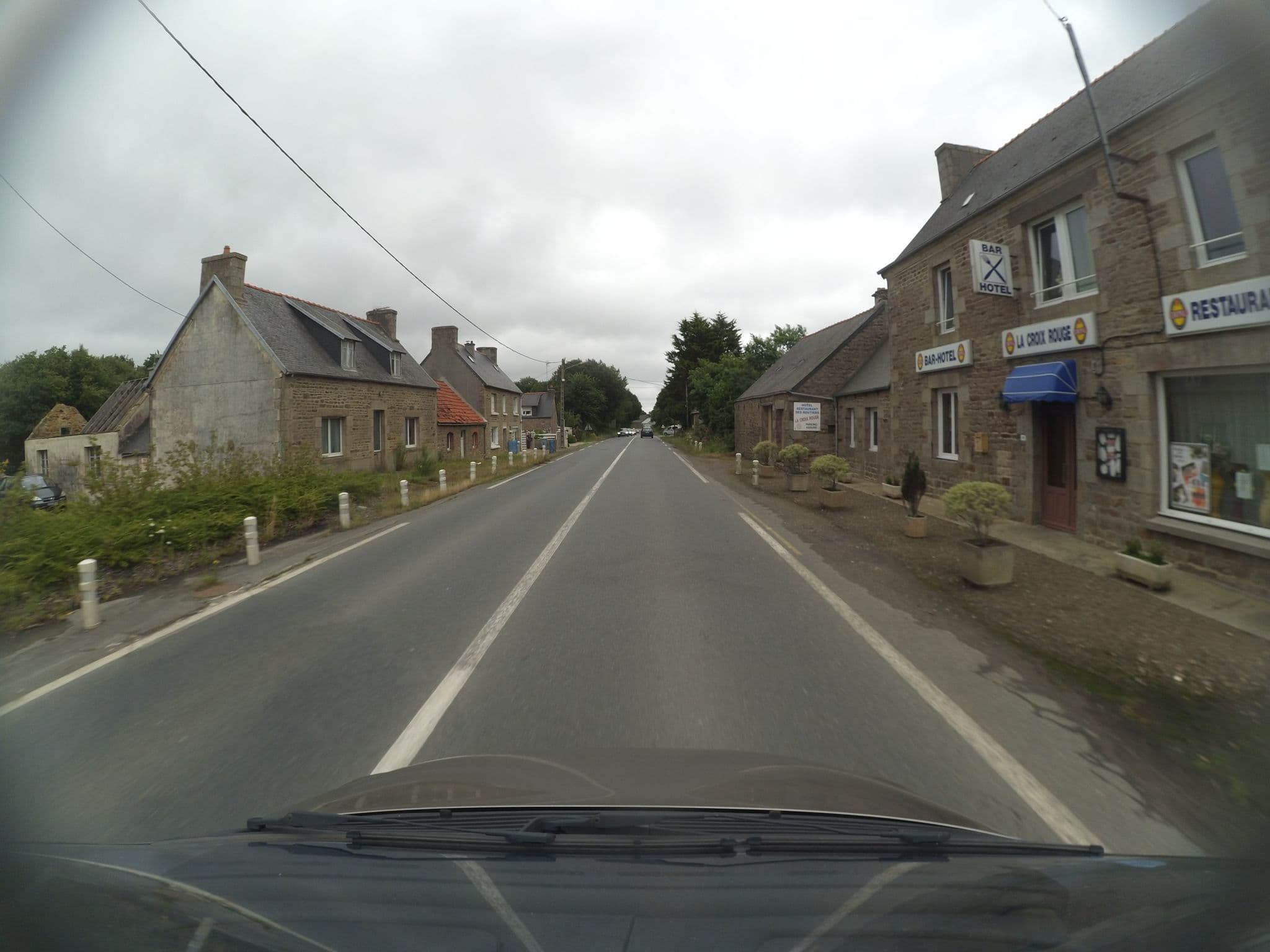 Street view near Restaurant la Croix Rouge Ploumilliau, Ploumilliau — © stephanep (CC BY-SA · Mapillary)