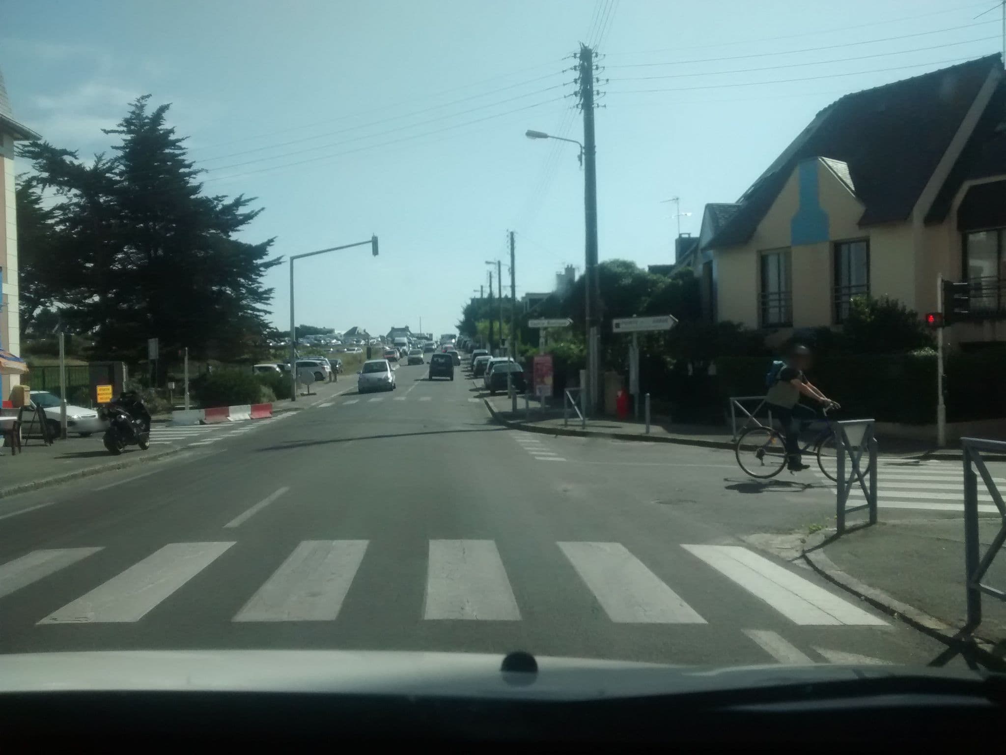 Street view near Le Minihic, Saint-Malo — © mgageo (CC BY-SA · Mapillary)
