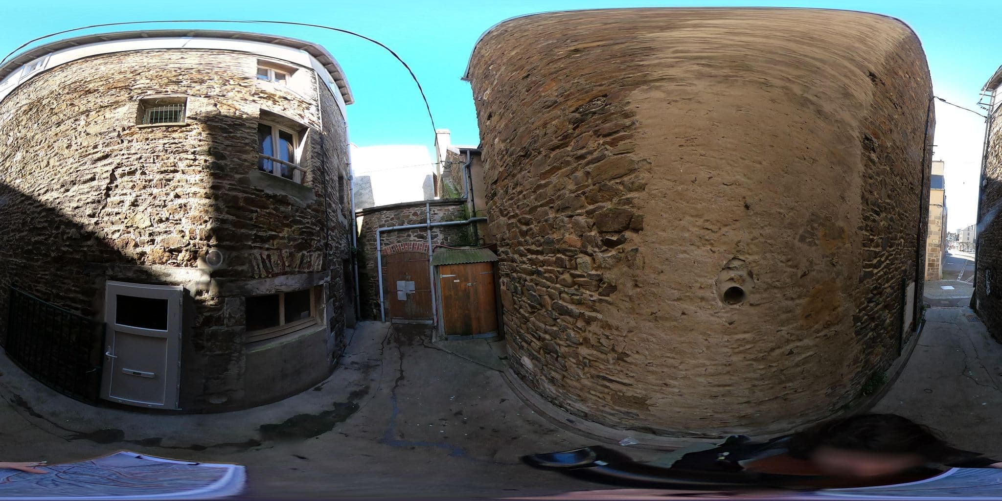 Street view near Le Flibustier, Granville — © arteragence (CC BY-SA · Mapillary)